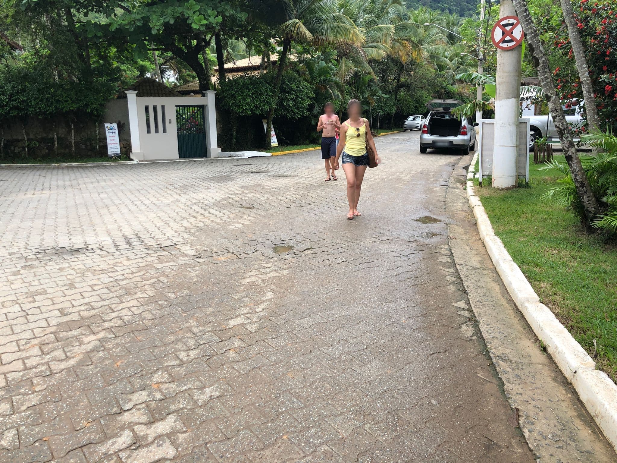 Street view near Pousada Hybisco, Ilhabela — © pauloabreu (CC BY-SA · Mapillary)