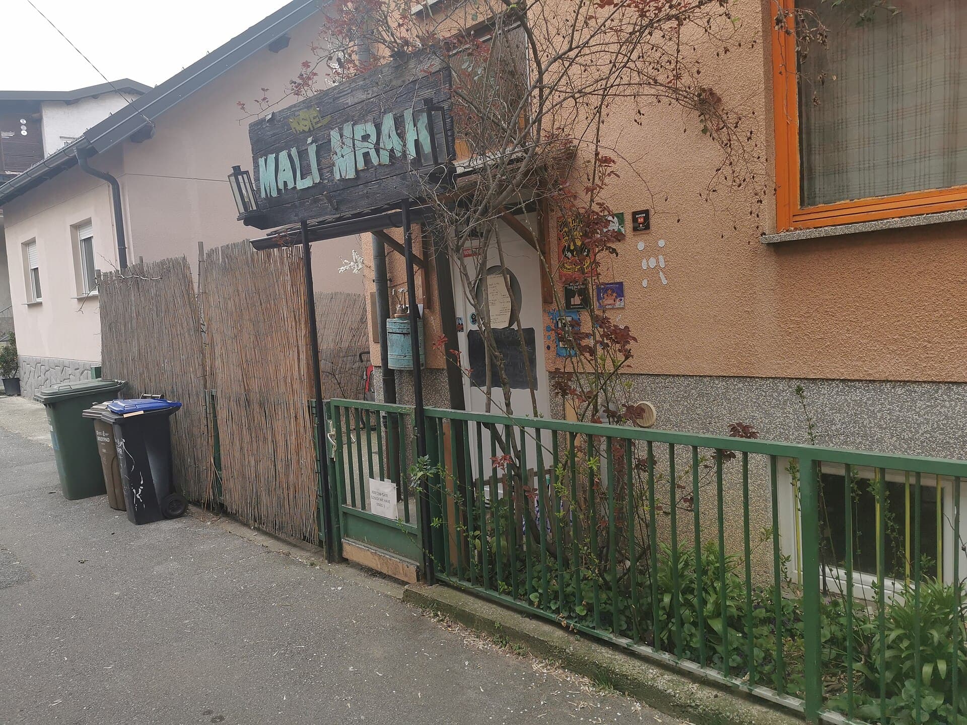 Mali mrak (via Wikimedia Commons, CC BY-SA 4.0)