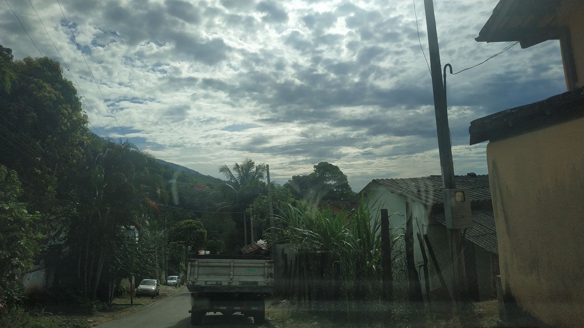 Street view near Chales do Nilton, Ilhabela — © brunolemos (CC BY-SA · Mapillary)