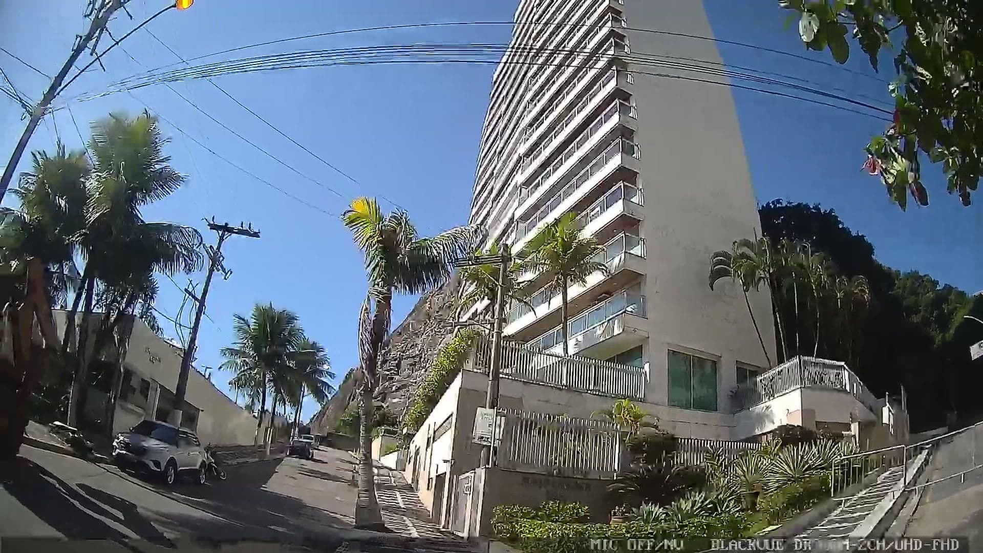 Street view near Pousada Malibu Enseada Guaruja, Guarujá — © yaf1 (CC BY-SA · Mapillary)