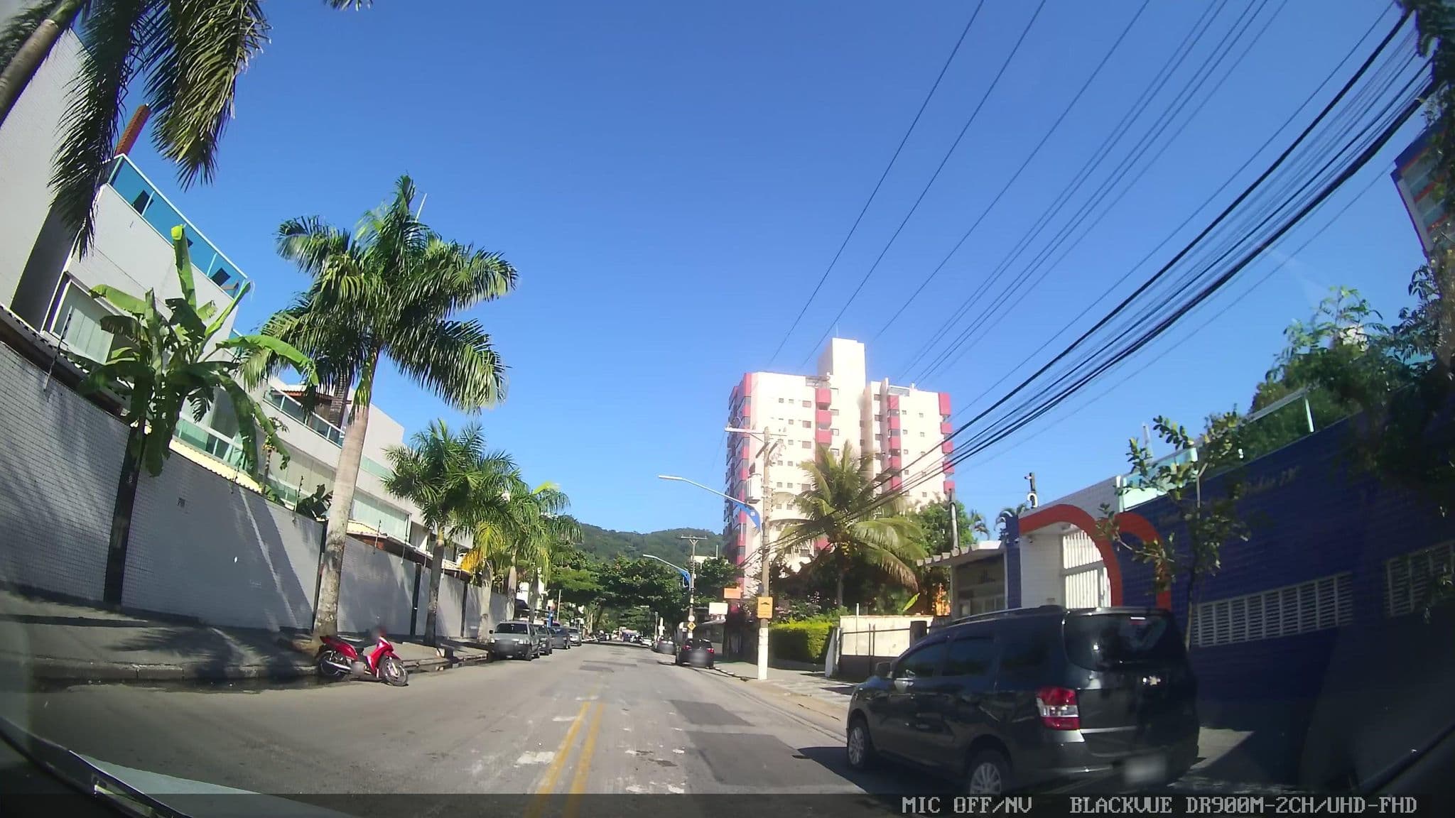 Street view near Canto das Laranjeiras Tombo, Guarujá — © marciosampaio (CC BY-SA · Mapillary)
