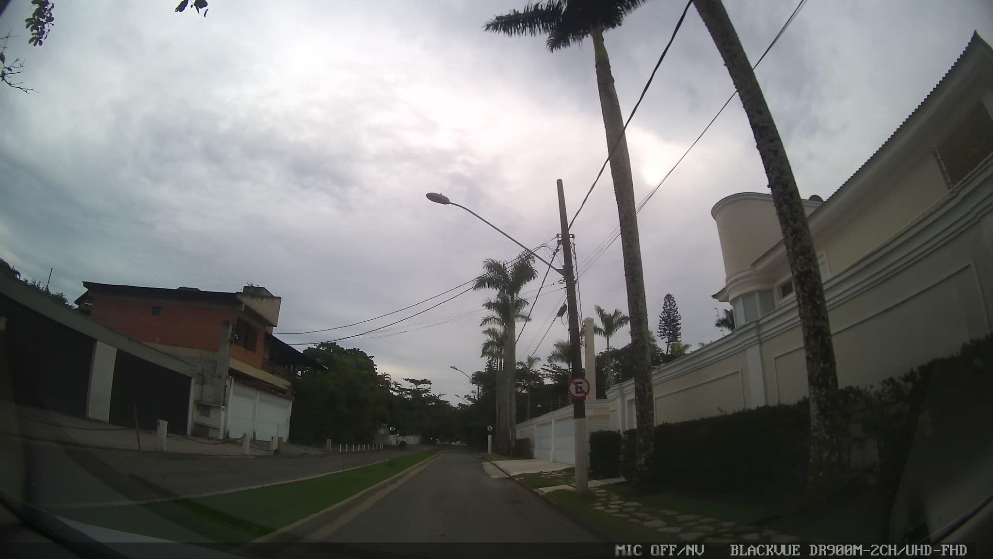 Street view near Vinny Resorts, Guarujá — © yaf1 (CC BY-SA · Mapillary)