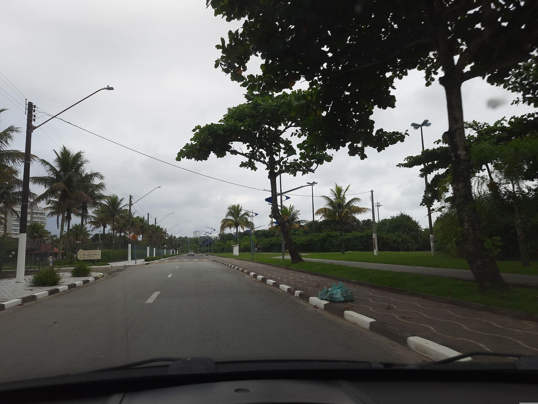 Street view near Pousada Mirante Da Enseada, Bertioga — © alemenezes (CC BY-SA · Mapillary)