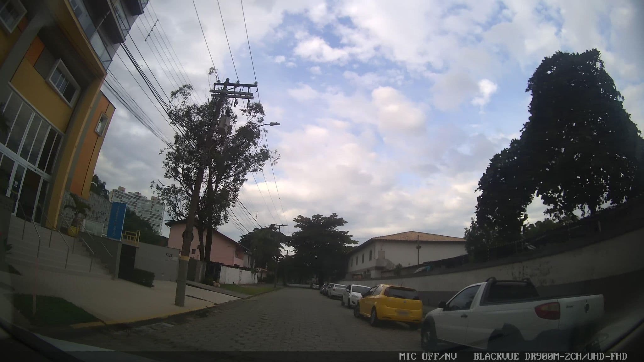 Street view near VIVAH Hotel Guarujá, Guarujá — © marciosampaio (CC BY-SA · Mapillary)