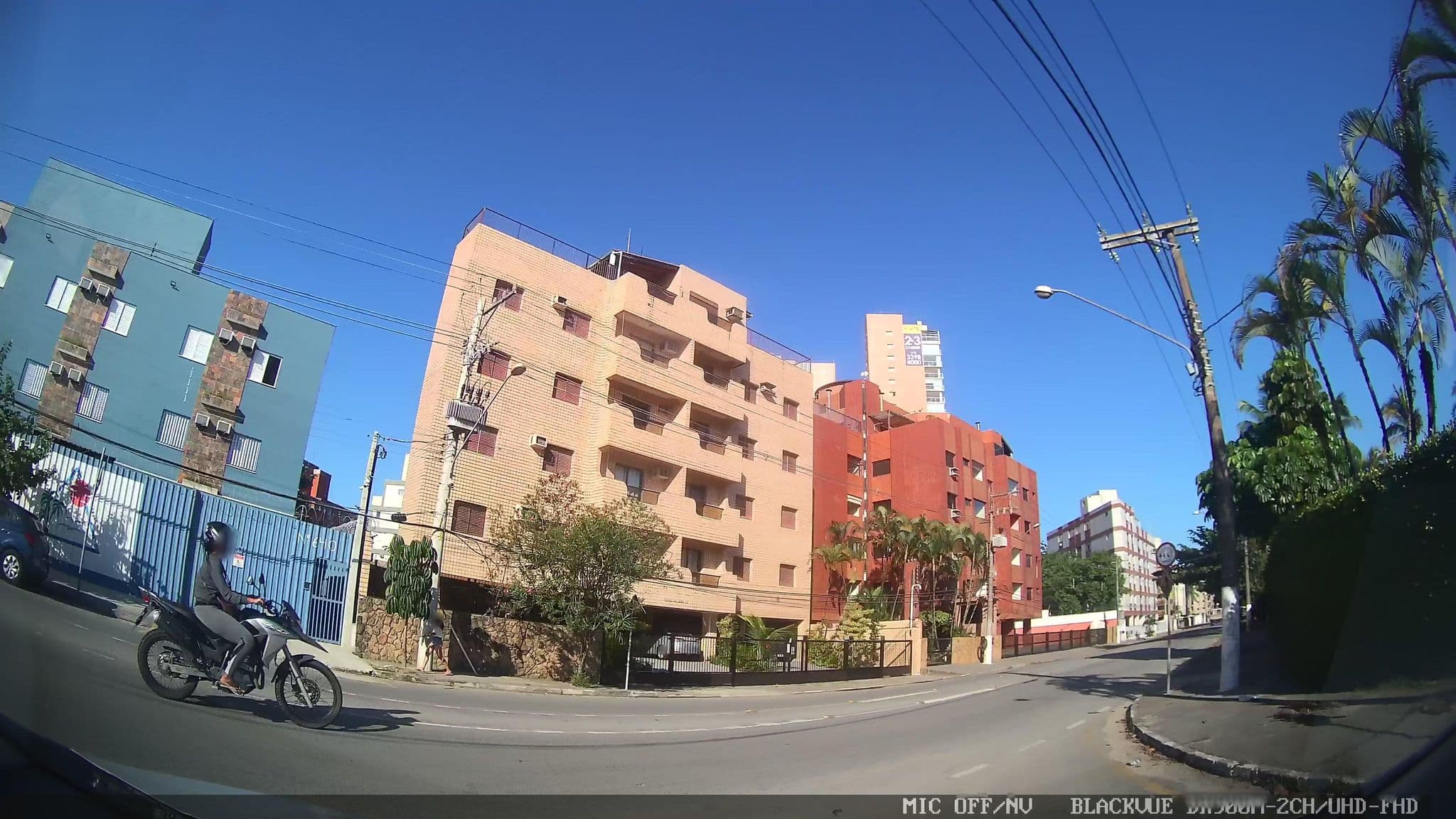 Street view near Enseada Village Guarujá, Guarujá — © marciosampaio (CC BY-SA · Mapillary)