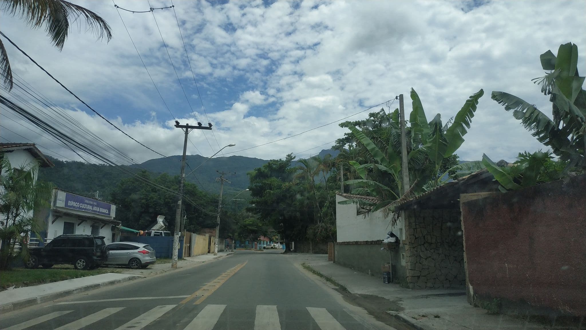 Street view near KR Hostel Ilhabela, Ilhabela — © brunolemos (CC BY-SA · Mapillary)