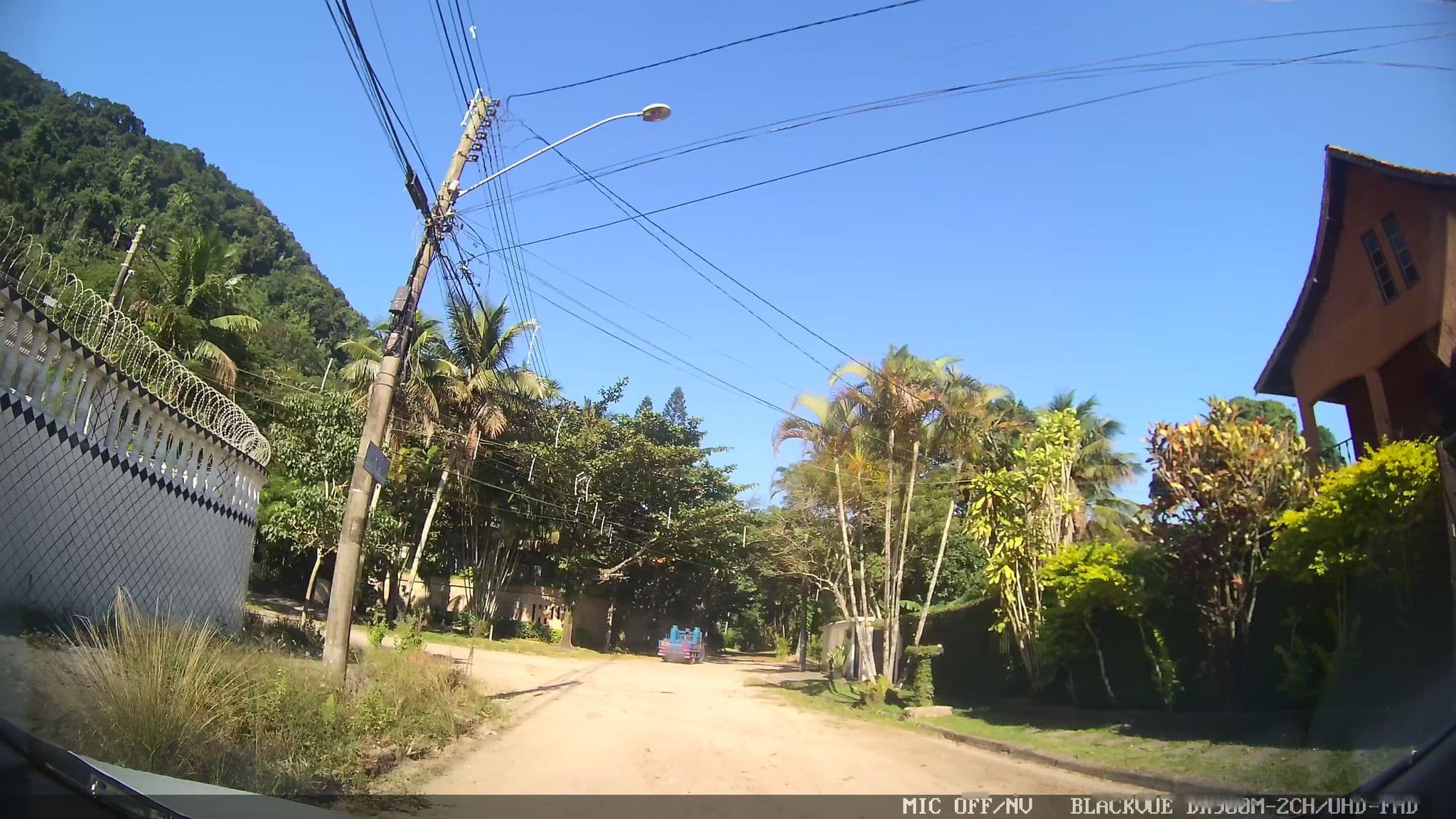 Street view near Pousada Ilha di Capri, Guarujá — © marciosampaio (CC BY-SA · Mapillary)