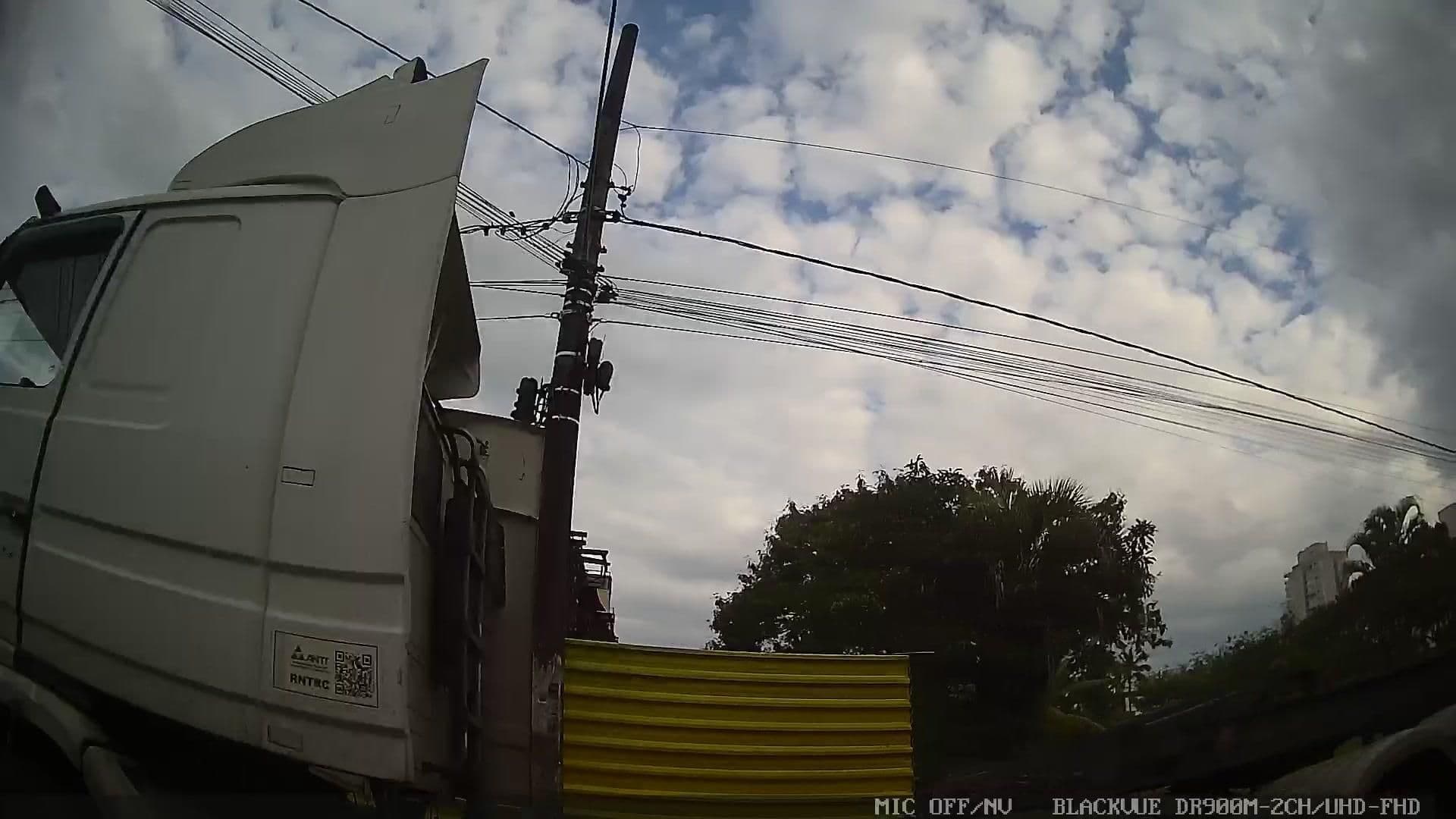 Street view near Am Hospedagem Guaruja, Guarujá — © yaf1 (CC BY-SA · Mapillary)