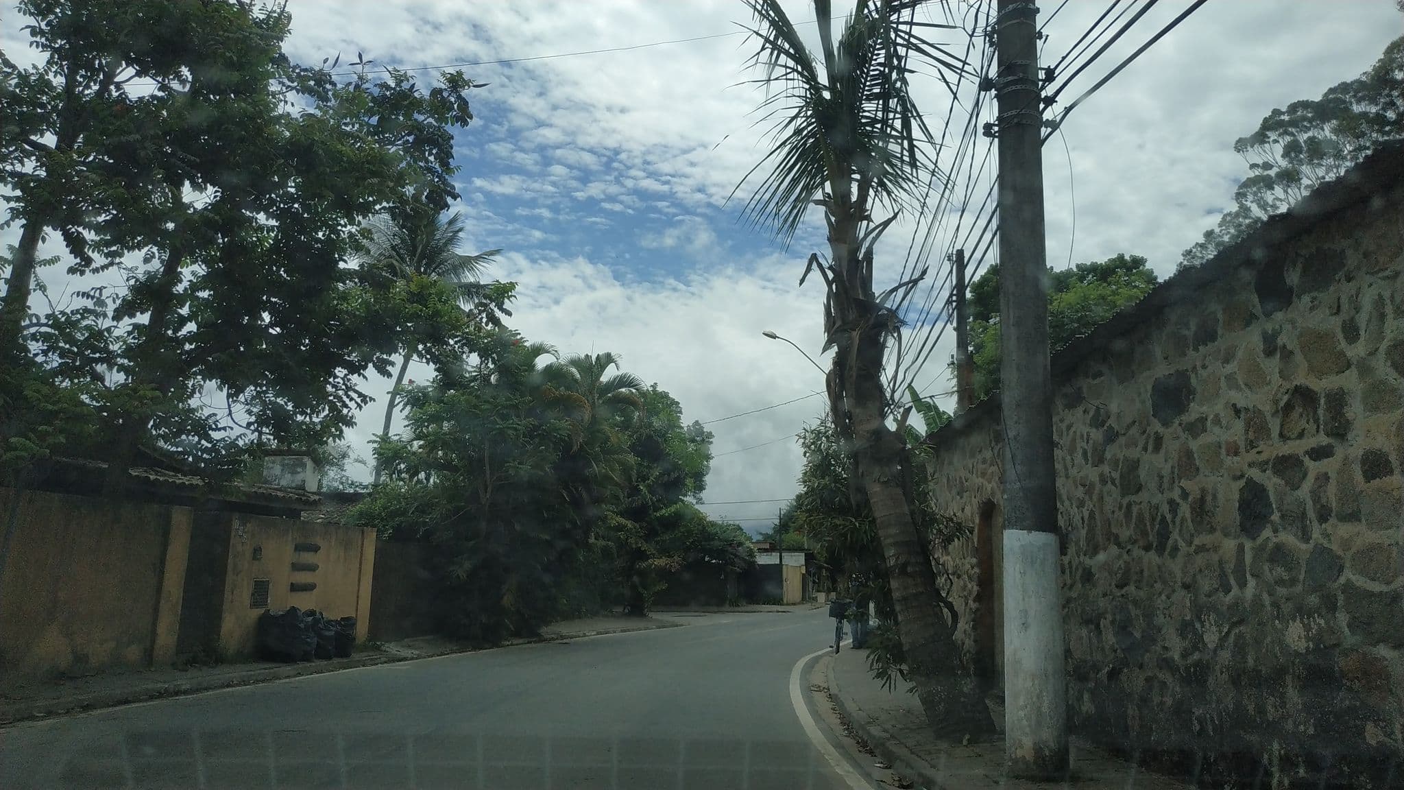 Street view near Praia do Oscar, Ilhabela — © brunolemos (CC BY-SA · Mapillary)