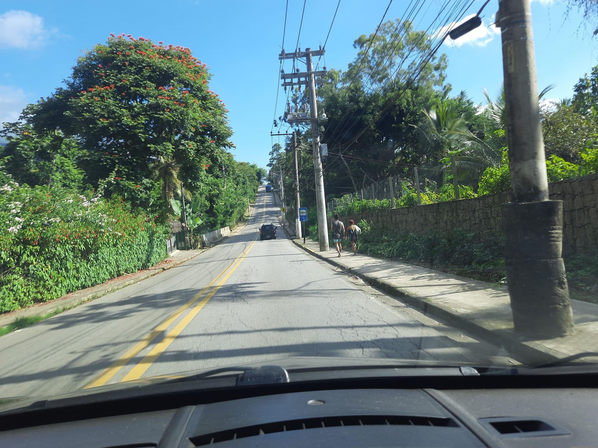 Street view near Suíte Praia Da Feiticeira, Ilhabela — © alemenezes (CC BY-SA · Mapillary)