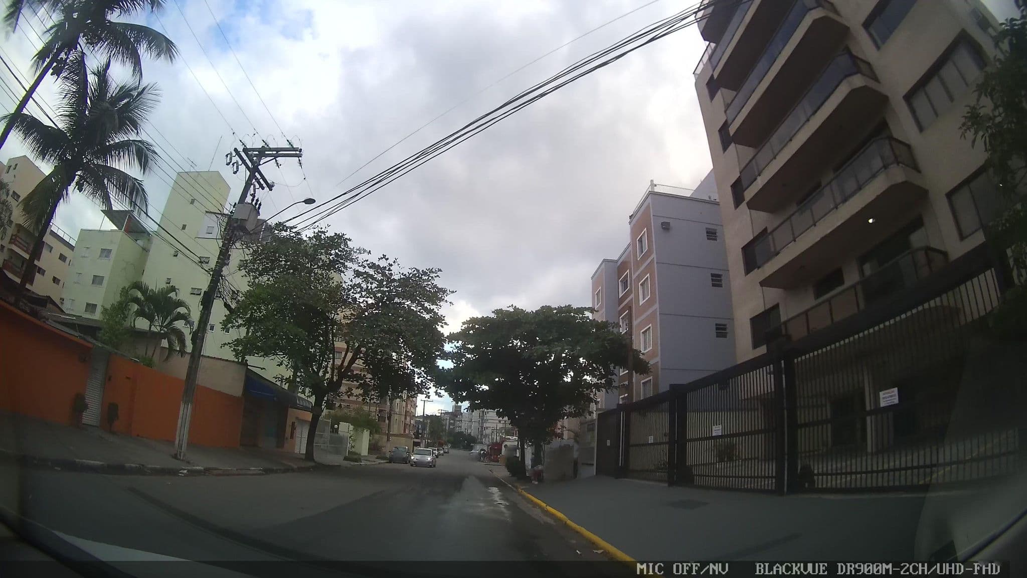 Street view near Pousada Solar da Ilha, Guarujá — © marciosampaio (CC BY-SA · Mapillary)