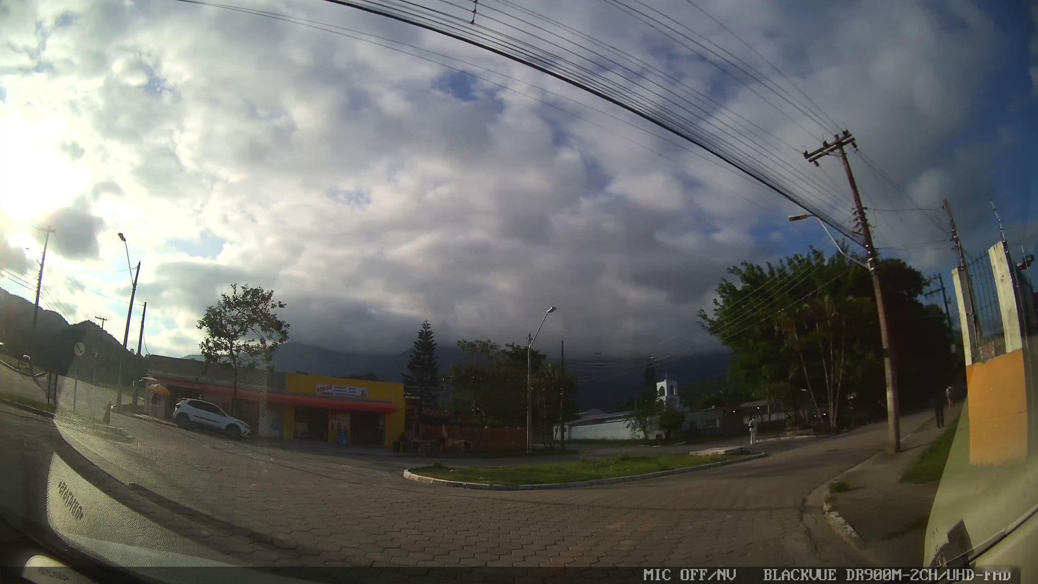 Street view near Paraíso Cocanha Hotel, Caraguatatuba — © marciosampaio (CC BY-SA · Mapillary)