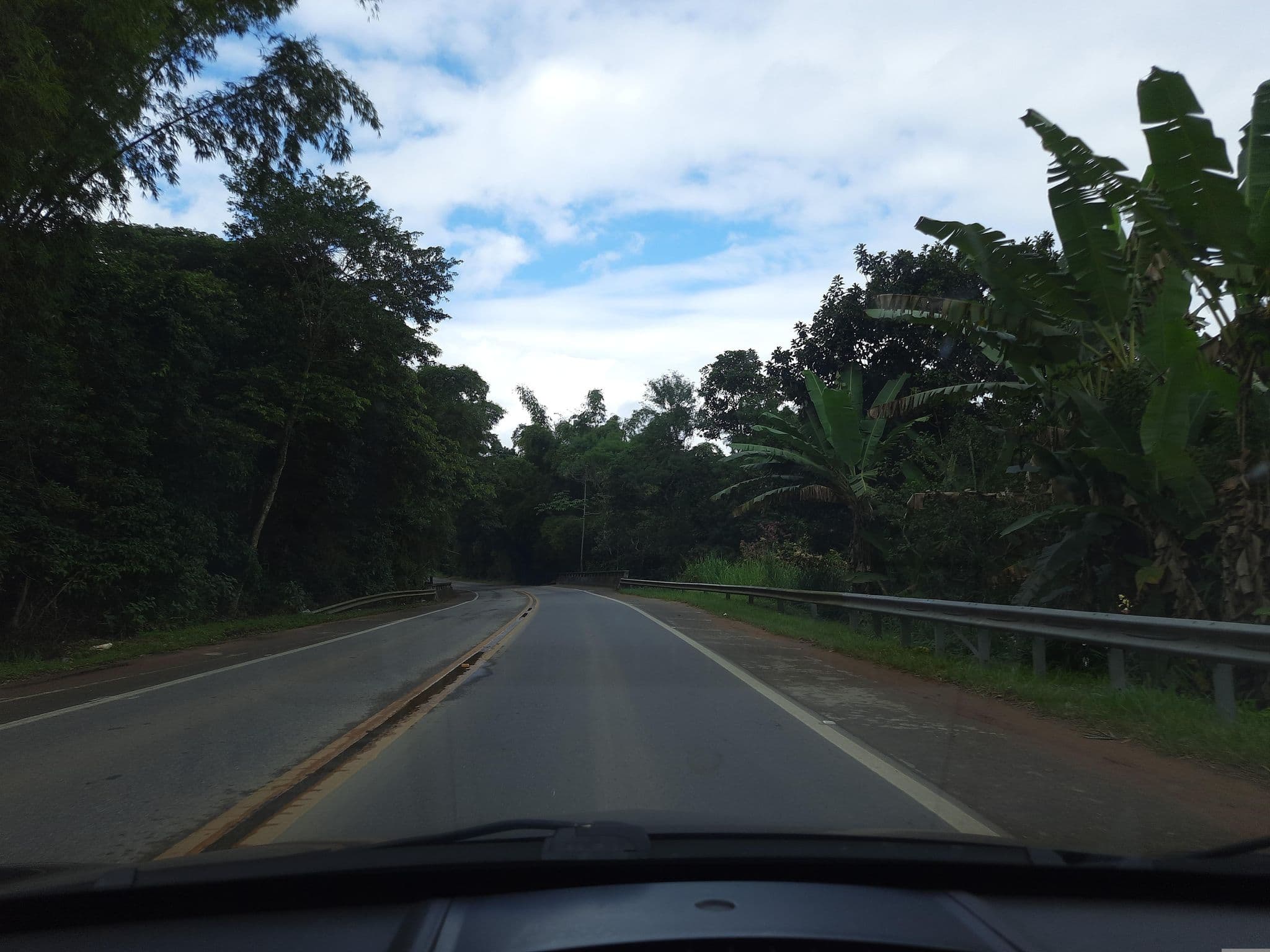 Street view near Pousada Lindaenery, Salesópolis — © alemenezes (CC BY-SA · Mapillary)