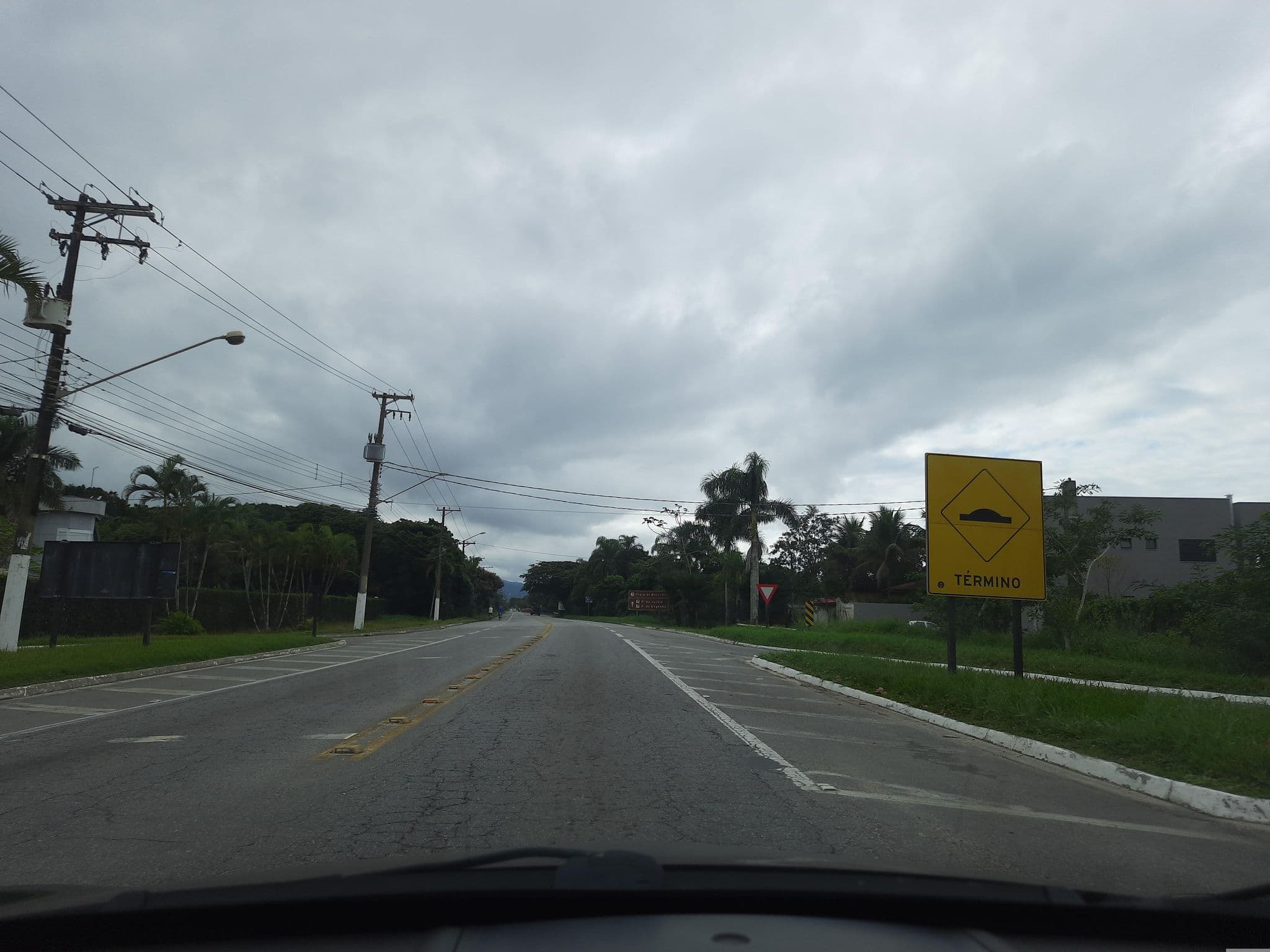 Street view near Balneario Tropical, Salesópolis — © alemenezes (CC BY-SA · Mapillary)