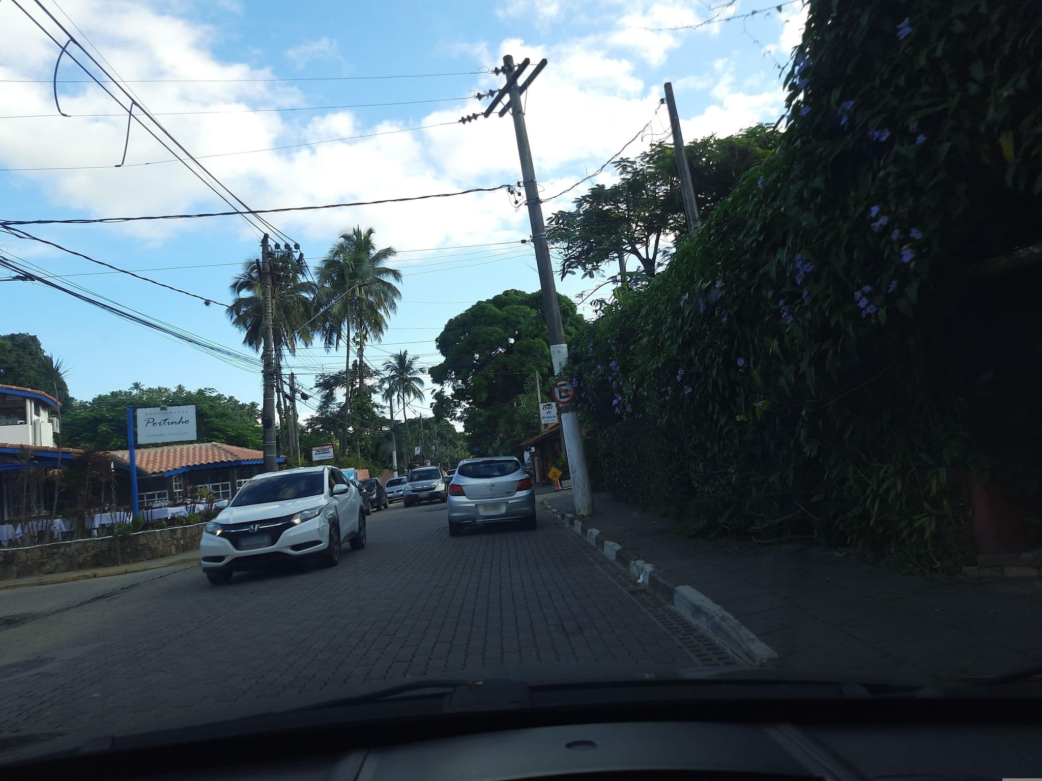 Street view near Hostel Saco da Capela, Ilhabela — © alemenezes (CC BY-SA · Mapillary)
