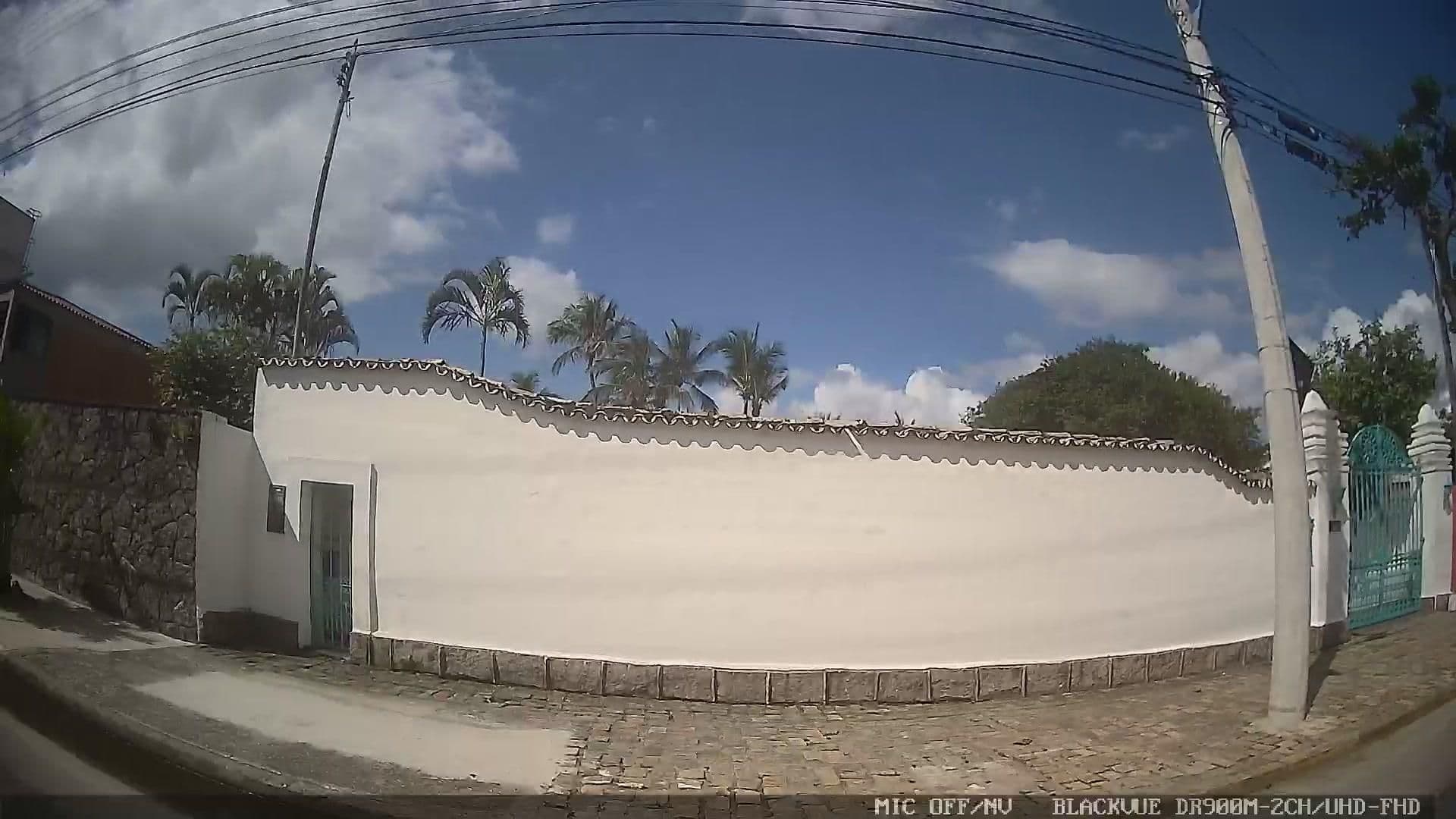 Street view near Casa dos Golfinhos, Ilhabela — © yaf1 (CC BY-SA · Mapillary)