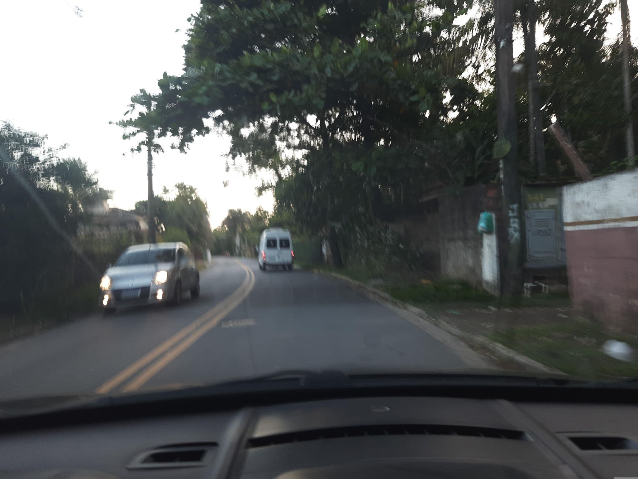 Street view near Pousada Vila Ipuan, Ilhabela — © alemenezes (CC BY-SA · Mapillary)