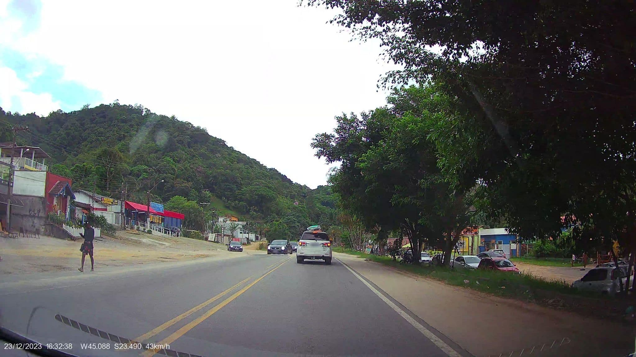 Street view near Pousada Recanto Verde, Ubatuba — © WoL4p7oR (CC BY-SA · Mapillary)