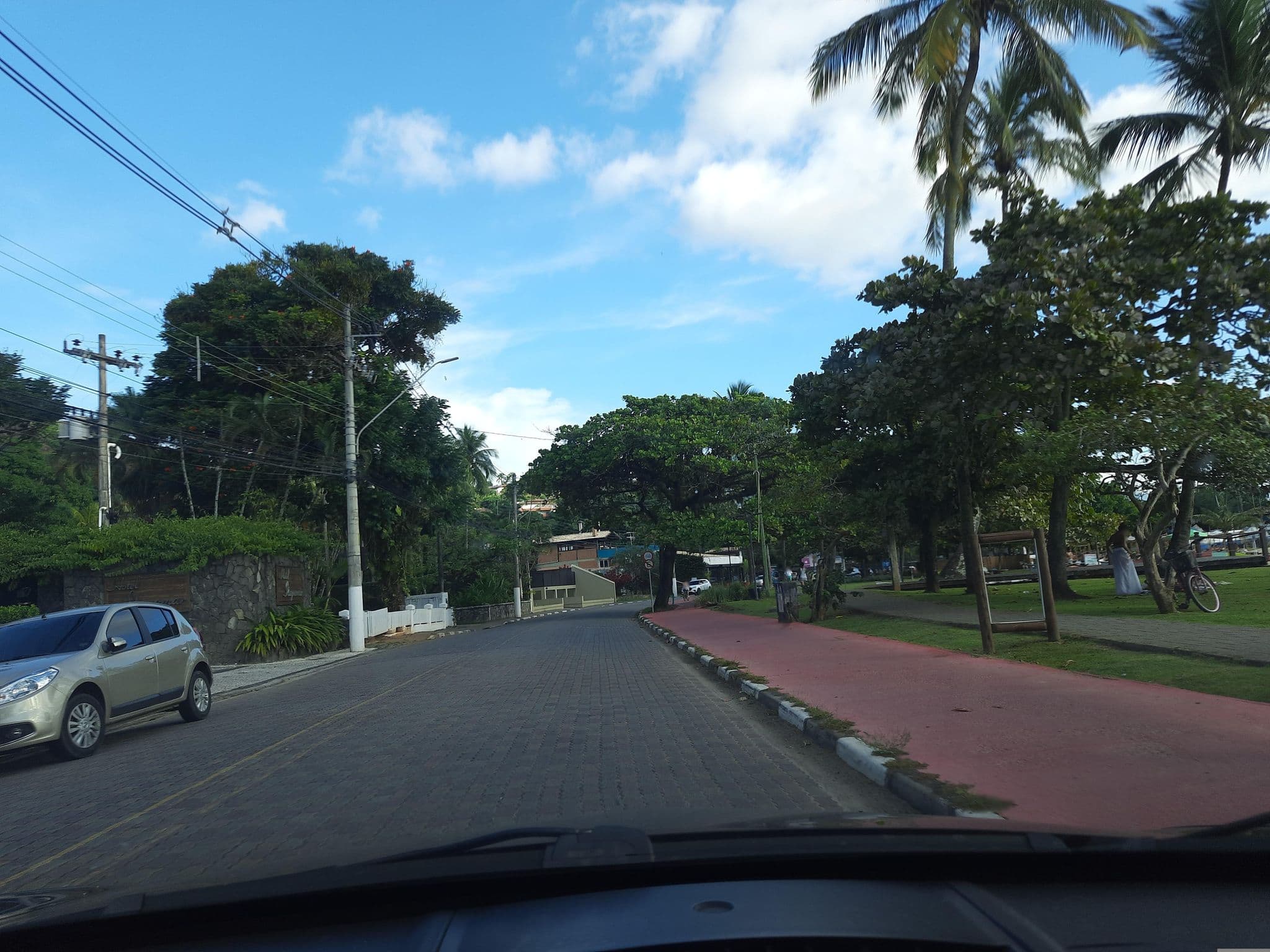 Street view near Hotel Itapemar, Ilhabela — © alemenezes (CC BY-SA · Mapillary)