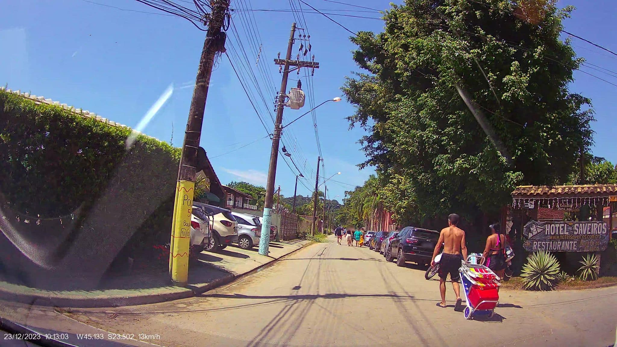 Street view near Pousada Chalé Das Flores do Lázaro, Ubatuba — © WoL4p7oR (CC BY-SA · Mapillary)