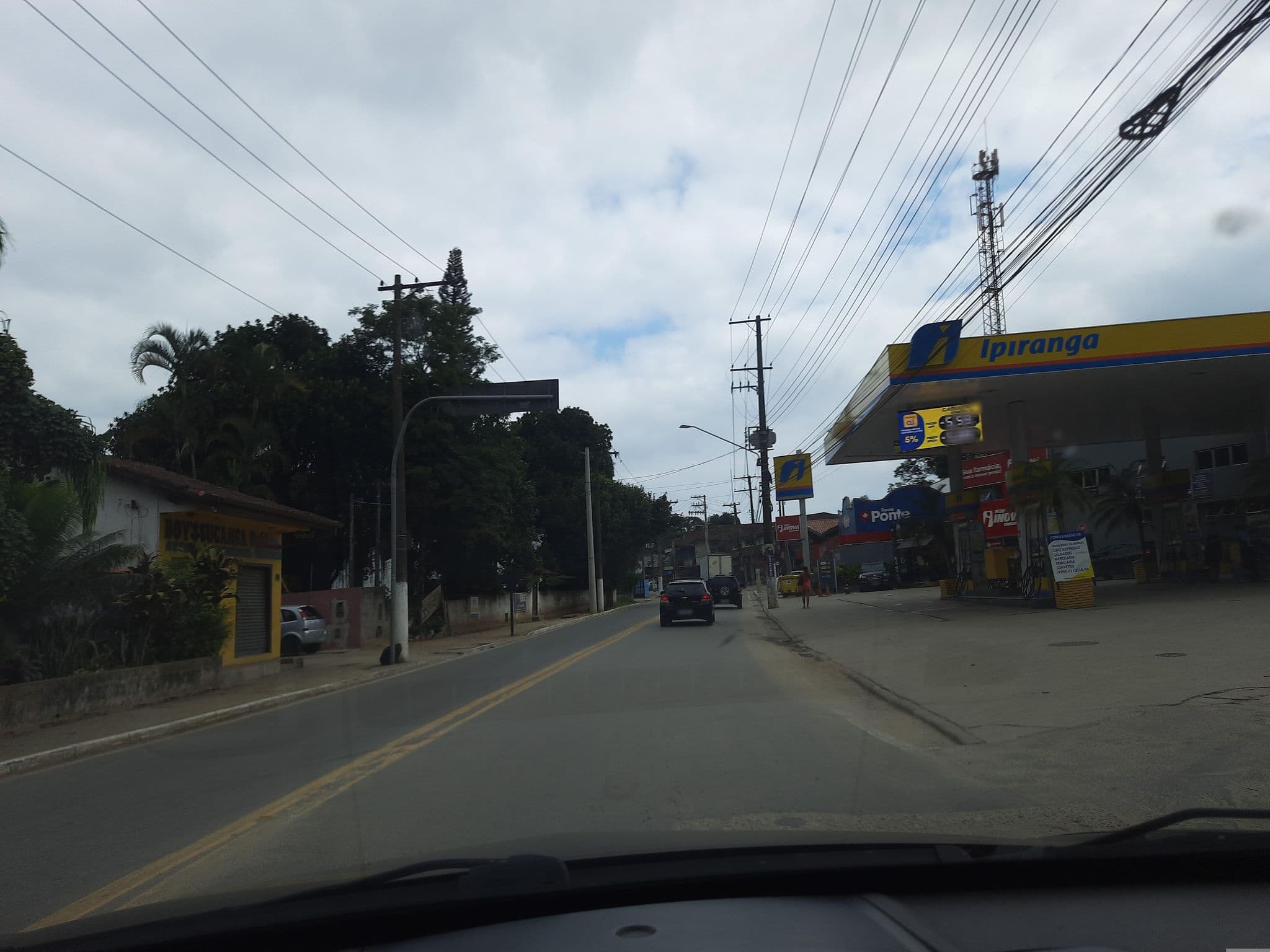 Street view near Hotel e Restaurantes Barbbarous, Ilhabela — © alemenezes (CC BY-SA · Mapillary)