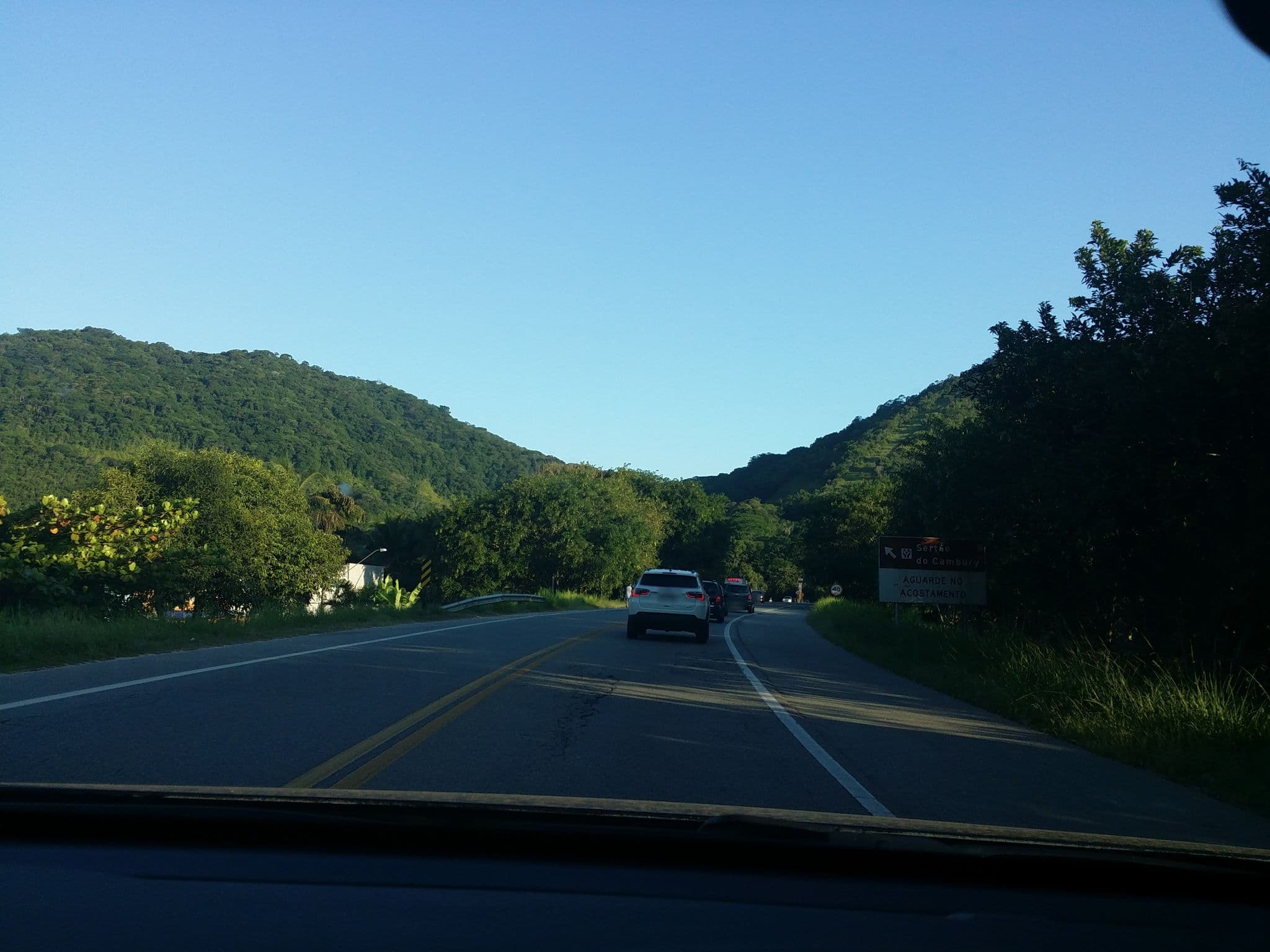 Street view near Pousada Natureza Real, Caraguatatuba — © viniciuscsf (CC BY-SA · Mapillary)