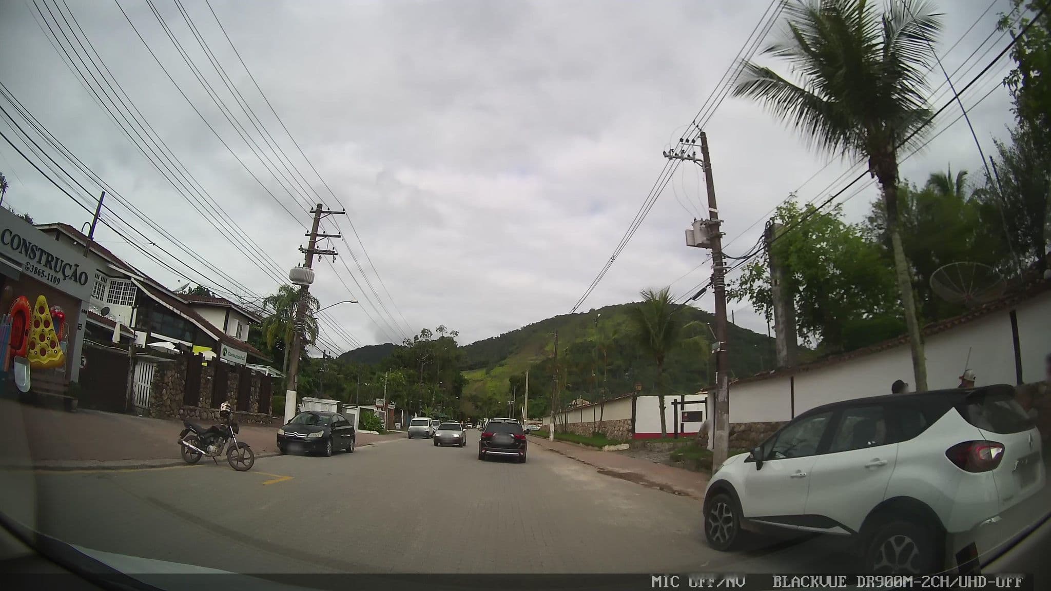 Street view near Pousada Camburizinho 2, Ilhabela — © marciosampaio (CC BY-SA · Mapillary)