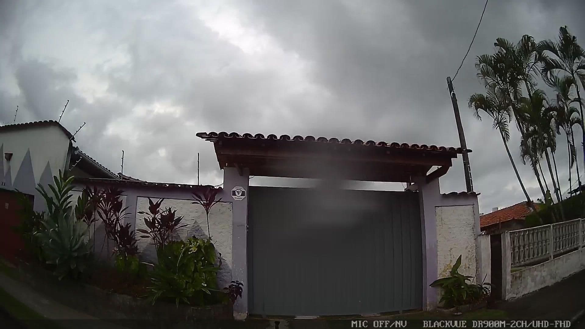 Street view near Pousada Magia Do Mar, Caraguatatuba — © yaf1 (CC BY-SA · Mapillary)
