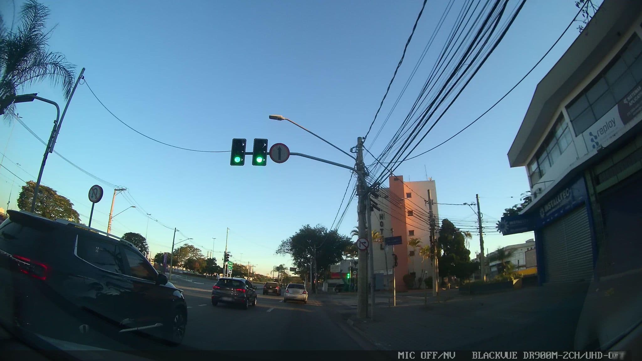 Street view near Hotel San Marinos, São José dos Campos — © yaf1 (CC BY-SA · Mapillary)