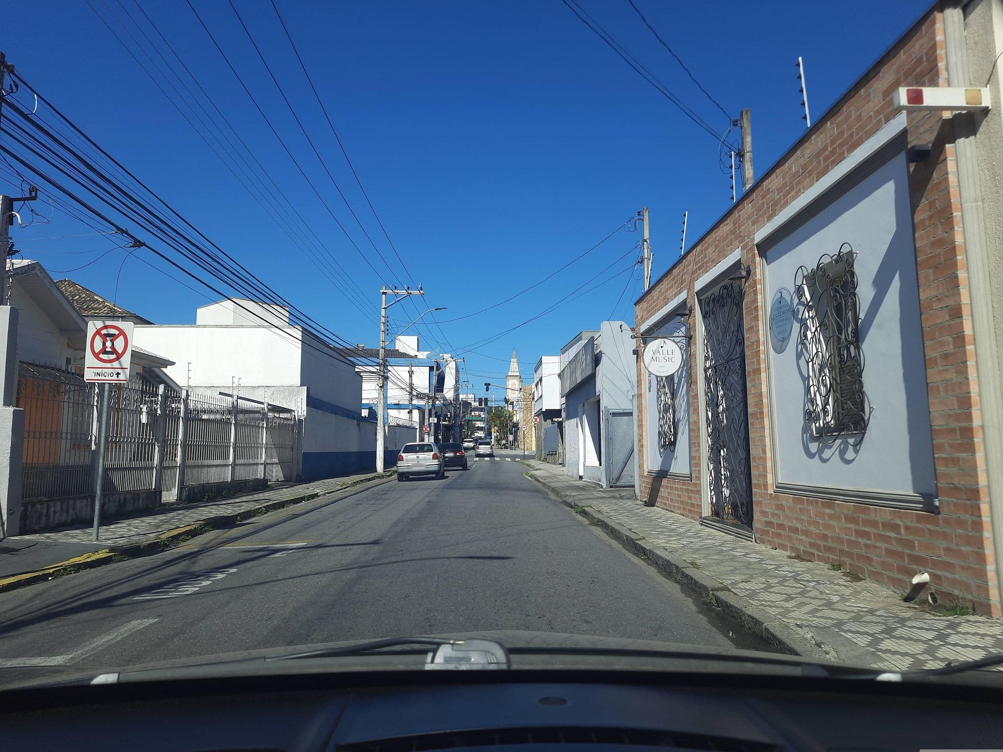 Street view near Olavo Bilac Apart Hotel, Taubaté — © alemenezes (CC BY-SA · Mapillary)