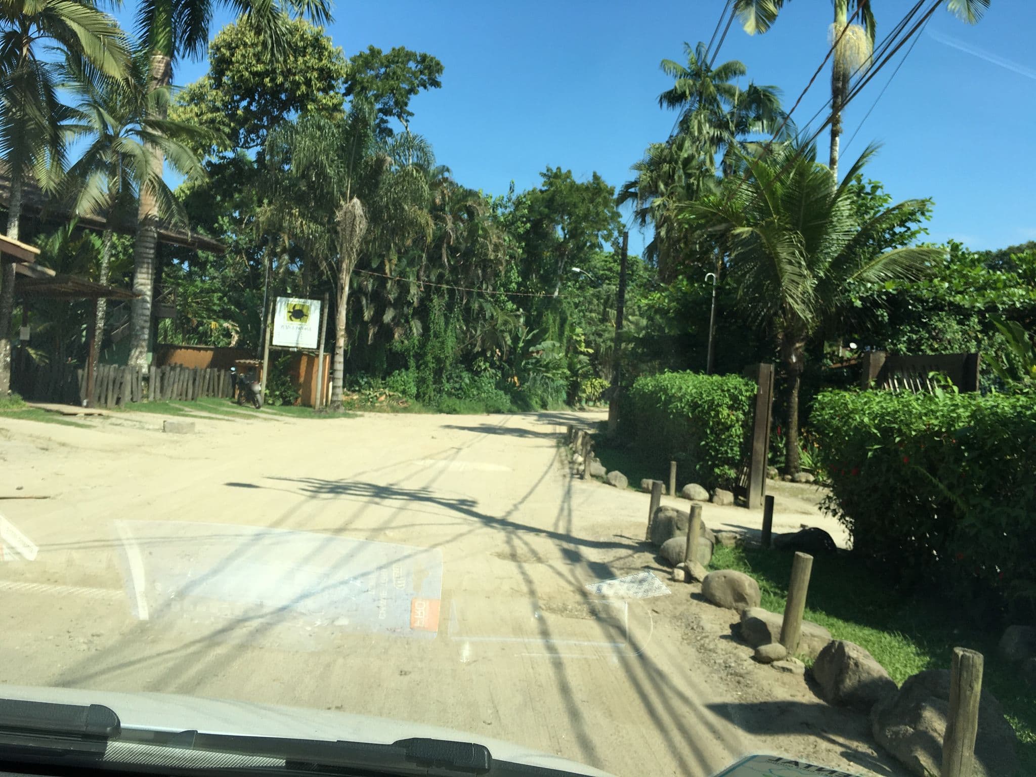 Street view near Casa Blanca Inn, Ubatuba — © mherranz (CC BY-SA · Mapillary)