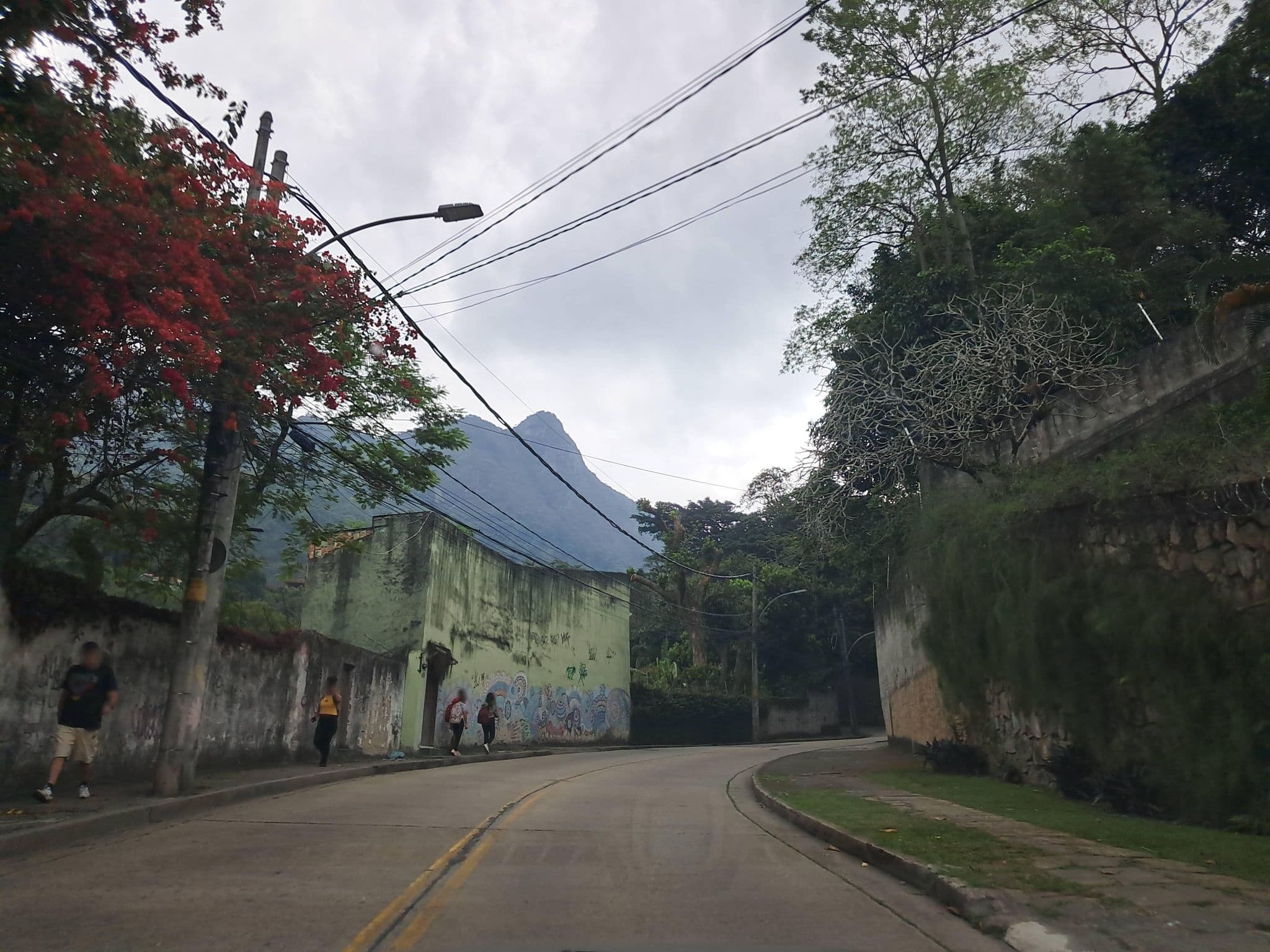 Street view near Vanazul, São Conrado — © enzostana (CC BY-SA · Mapillary)
