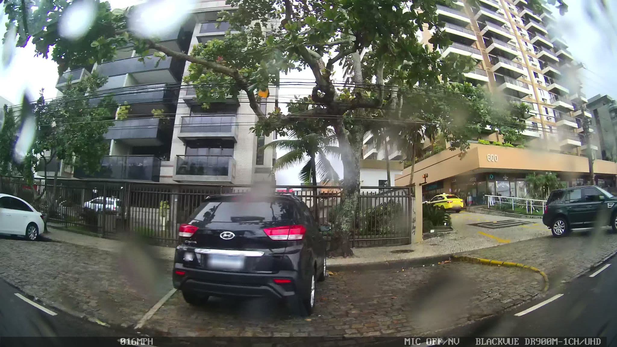 Street view near Barra Leme Hotel Residência, São Conrado — © kaart_1 (CC BY-SA · Mapillary)