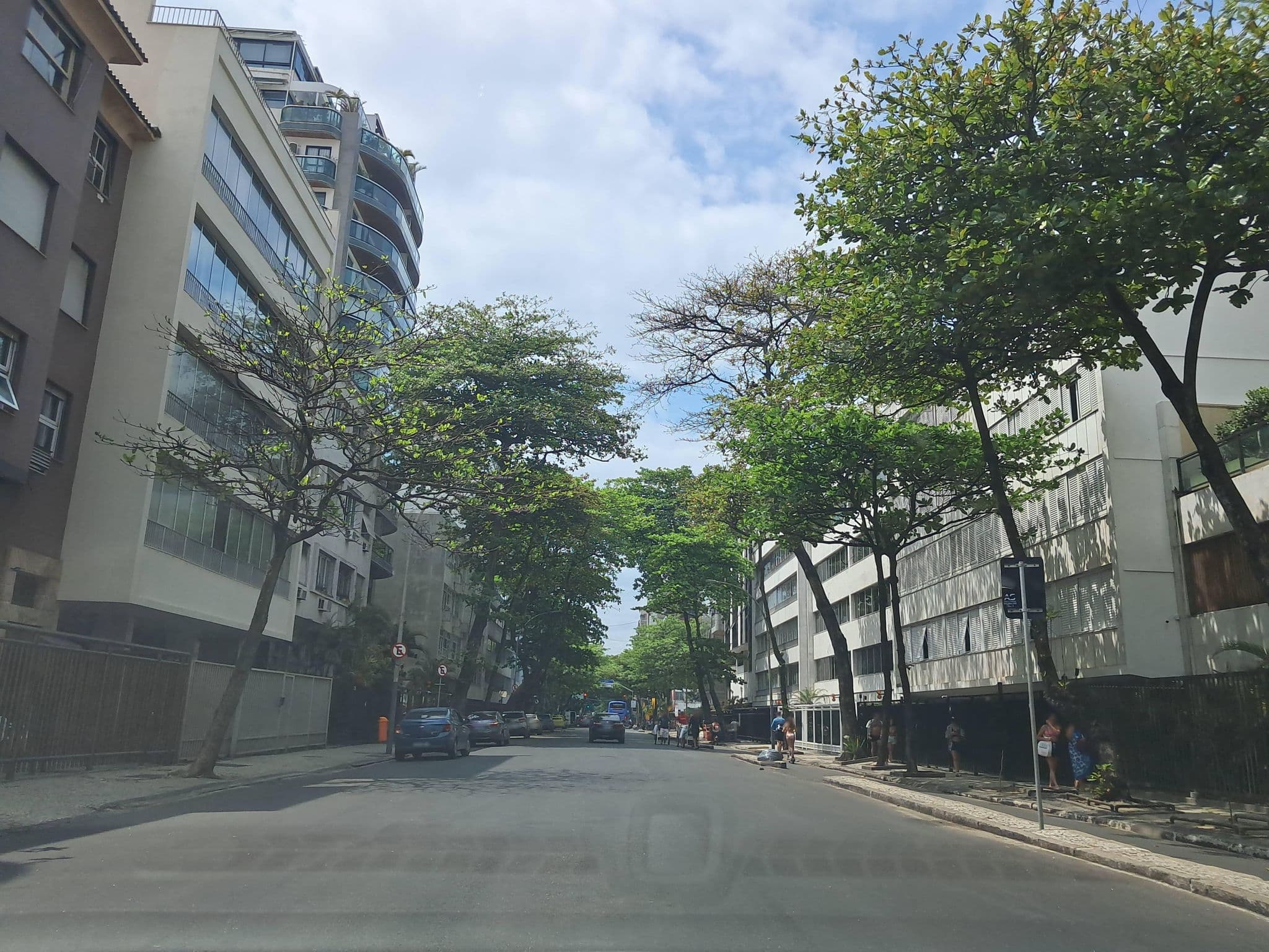 Street view near Arpoador Inn, Ipanema — © enzostana (CC BY-SA · Mapillary)