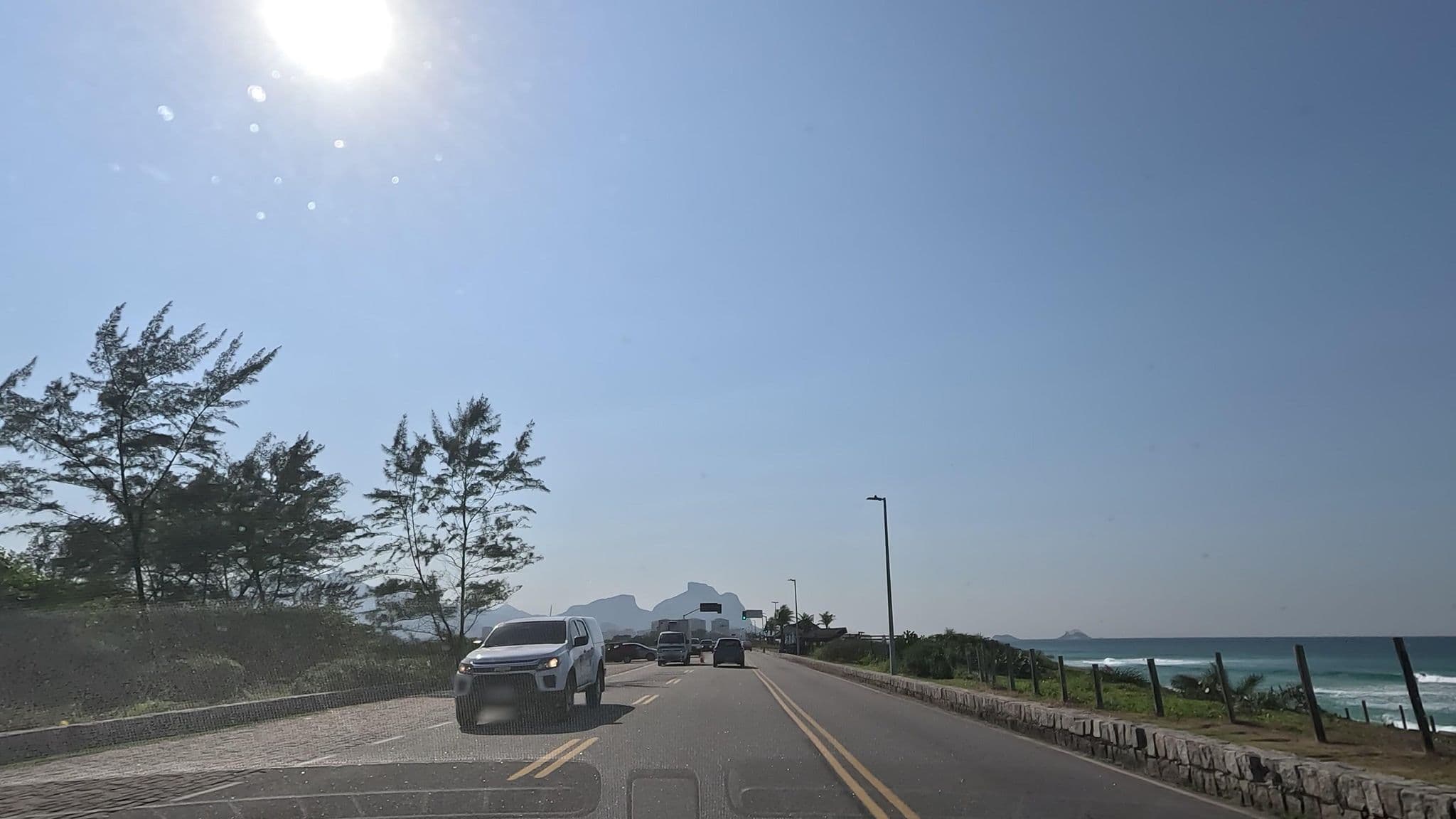 Street view near Alfabarra Sunset Drive, Barra da Tijuca — © enzostana (CC BY-SA · Mapillary)