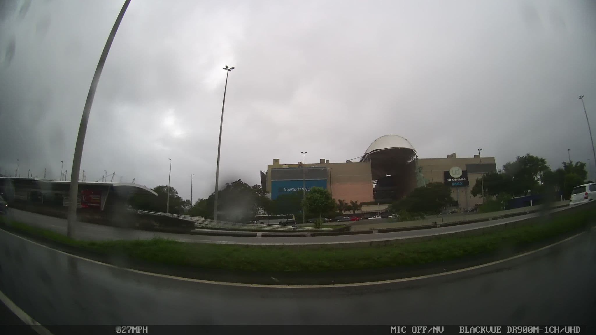 Street view near Hotel Barão do Rio Branco, Barra da Tijuca — © kaart_1 (CC BY-SA · Mapillary)