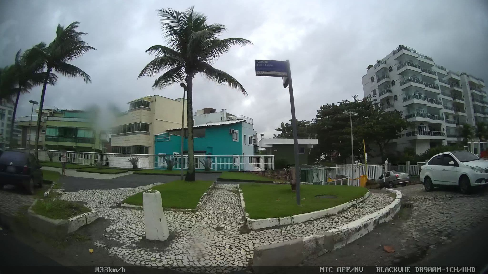 Street view near Kite Guest House, Barra da Tijuca — © kaart_1 (CC BY-SA · Mapillary)