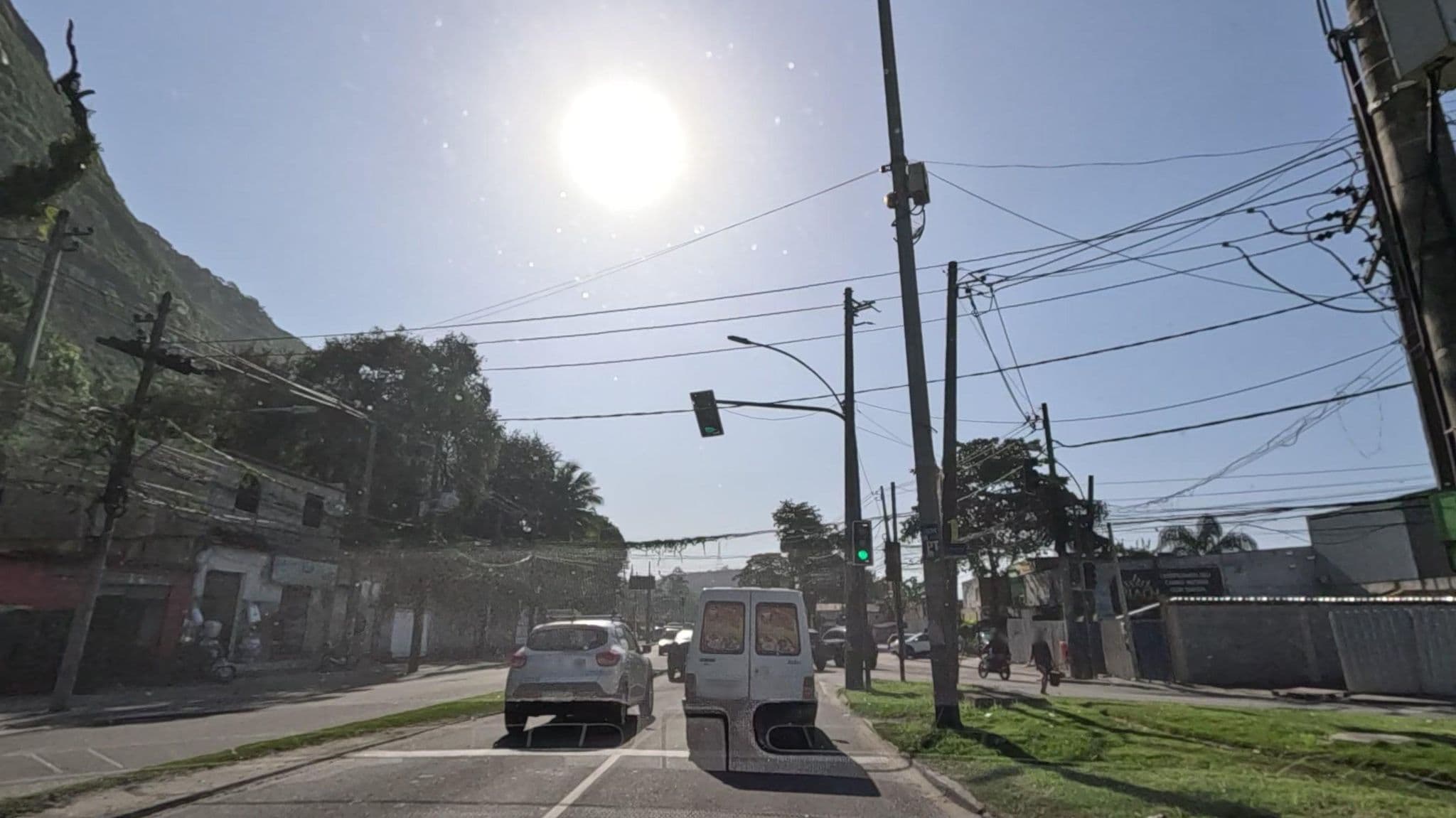Street view near Terraço Verde Hostel e Pousada, Barra da Tijuca — © enzostana (CC BY-SA · Mapillary)