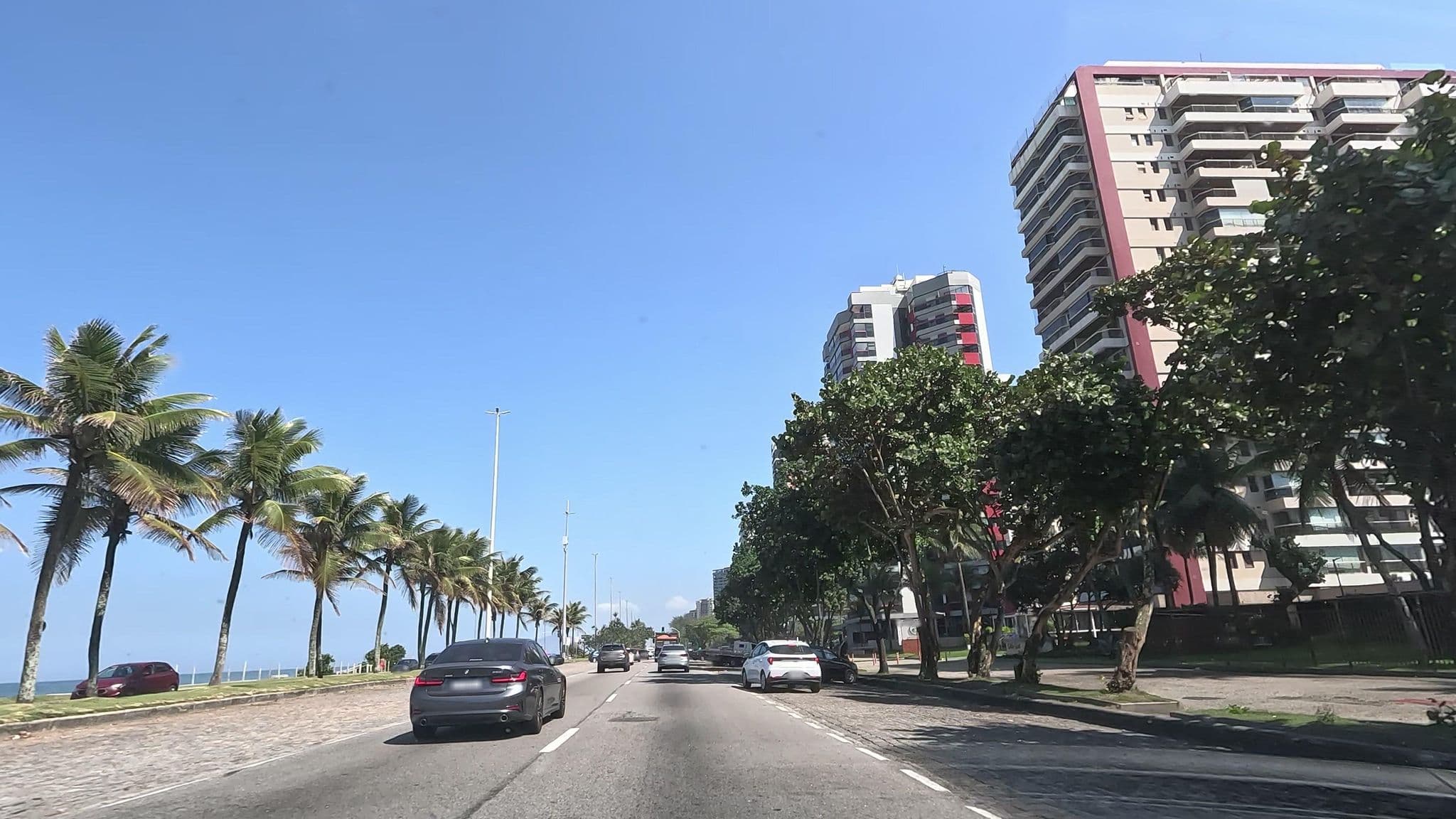 Street view near Condomínio Golden Coast, Barra da Tijuca — © Malu25 (CC BY-SA · Mapillary)