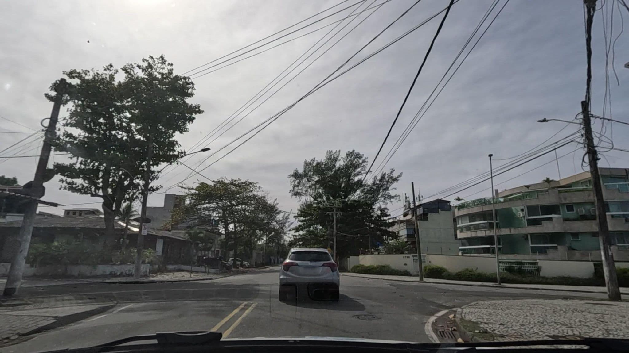Street view near Spa Ligia Azevedo, Barra da Tijuca — © enzosimultaneo (CC BY-SA · Mapillary)
