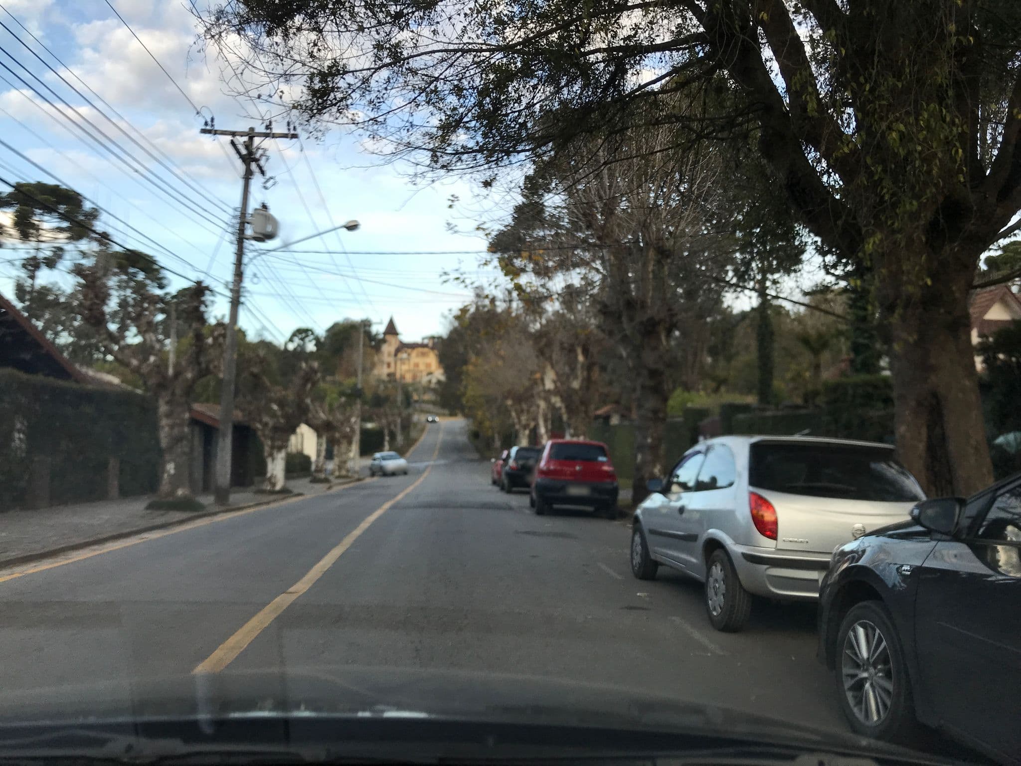 Street view near Cristallo di Pietro Hotel, Campos do Jordão — © thierryajeaniphone (CC BY-SA · Mapillary)