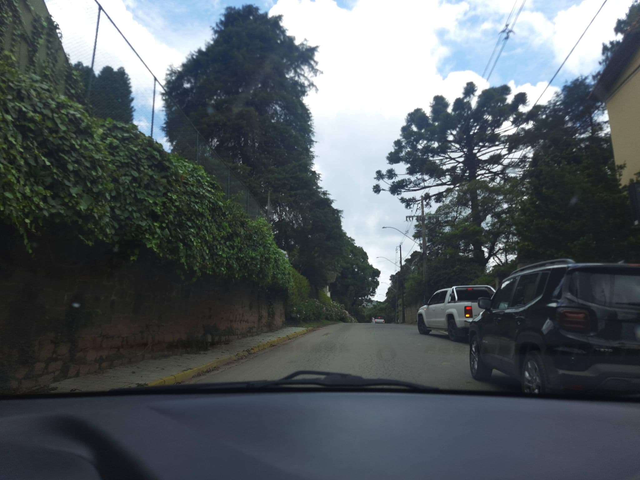 Street view near Hotel Ninho do Falcão, Monte Verde — © alemenezes (CC BY-SA · Mapillary)