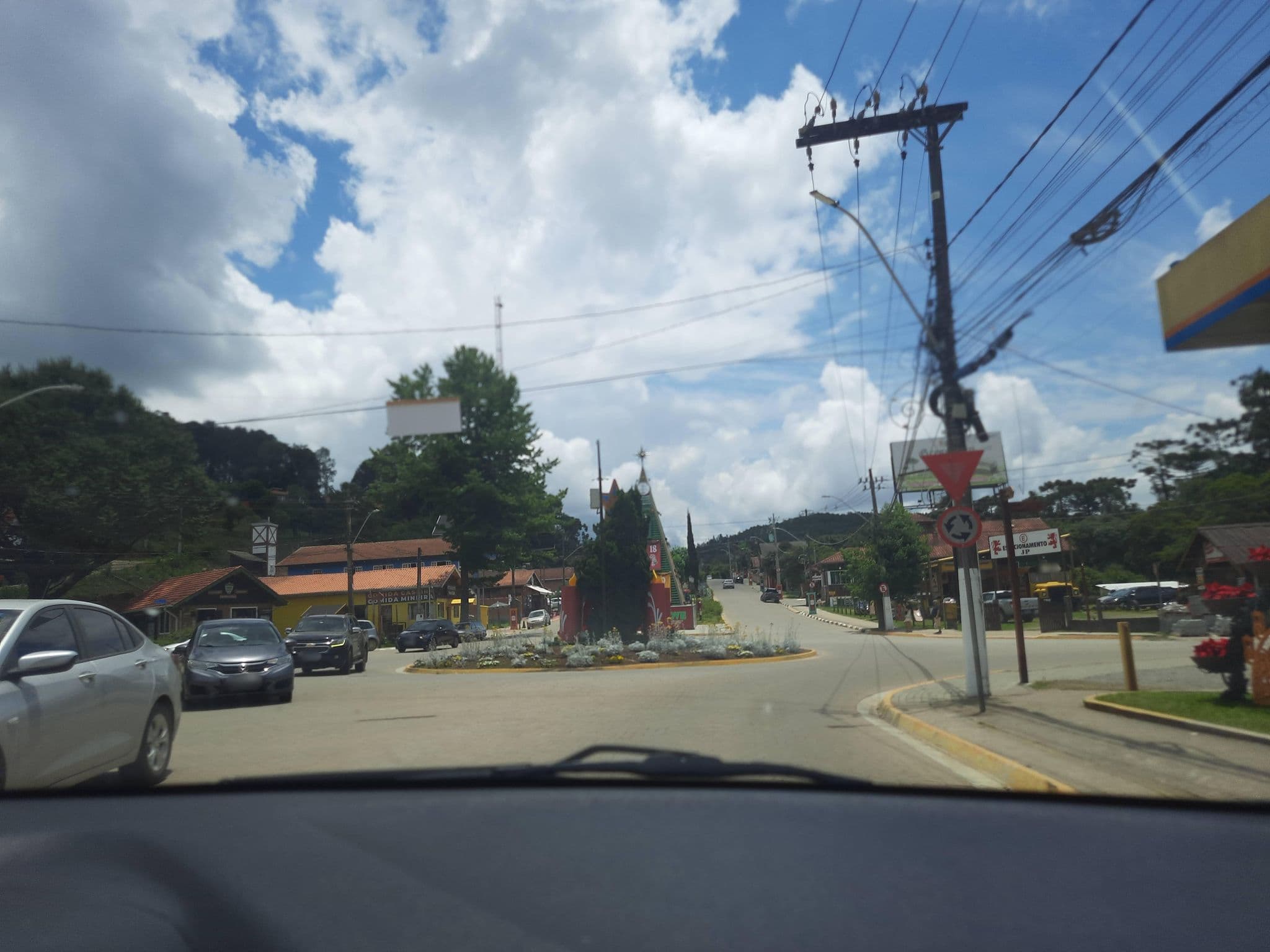 Street view near Pousada Posto Monte Verde, Monte Verde — © alemenezes (CC BY-SA · Mapillary)