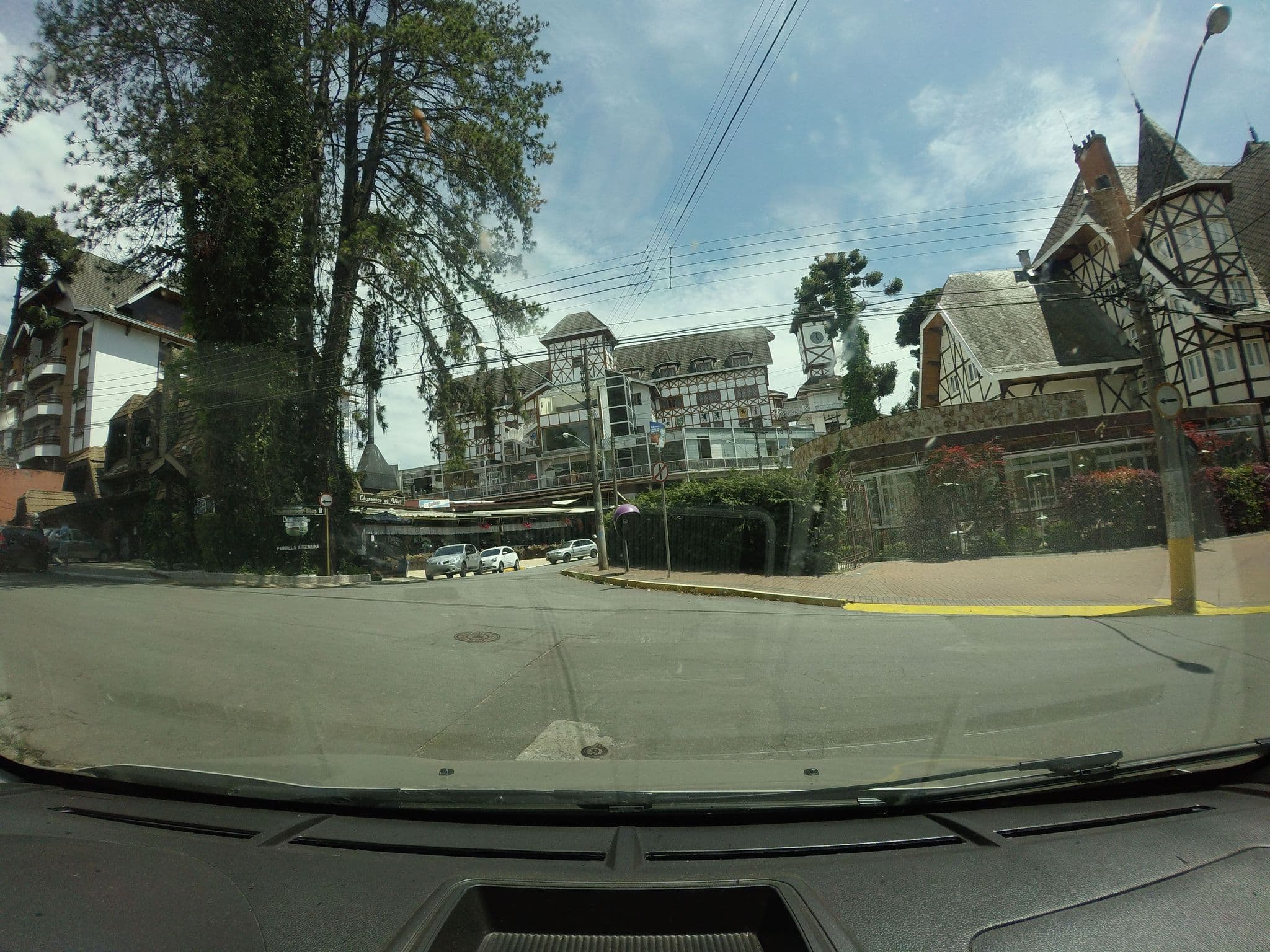 Street view near Piscina Aquecida, Campos do Jordão — © andersoal (CC BY-SA · Mapillary)