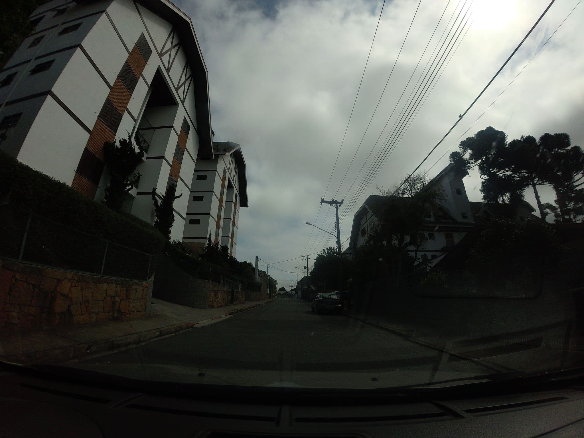 Street view near Pousada Villaggio di Roma, Campos do Jordão — © andersoal (CC BY-SA · Mapillary)