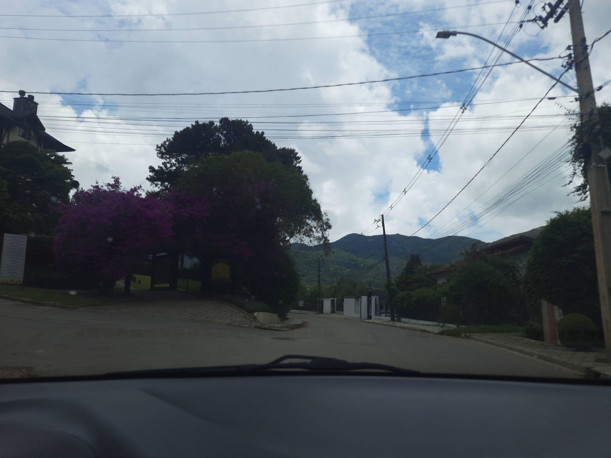 Street view near Pousada Boa Montanha, Monte Verde — © alemenezes (CC BY-SA · Mapillary)