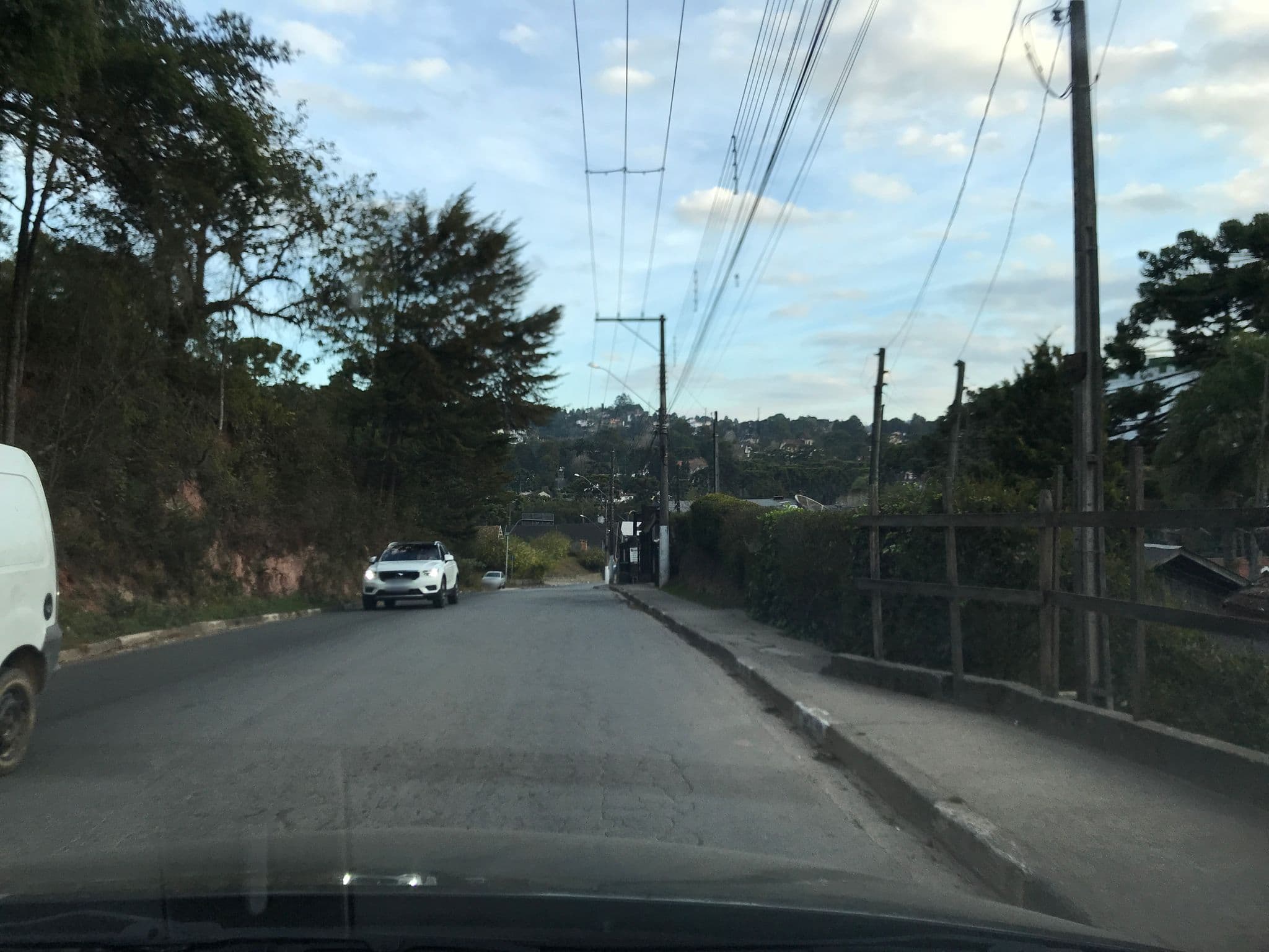 Street view near Chalé Vill'agí, Campos do Jordão — © thierryajeaniphone (CC BY-SA · Mapillary)