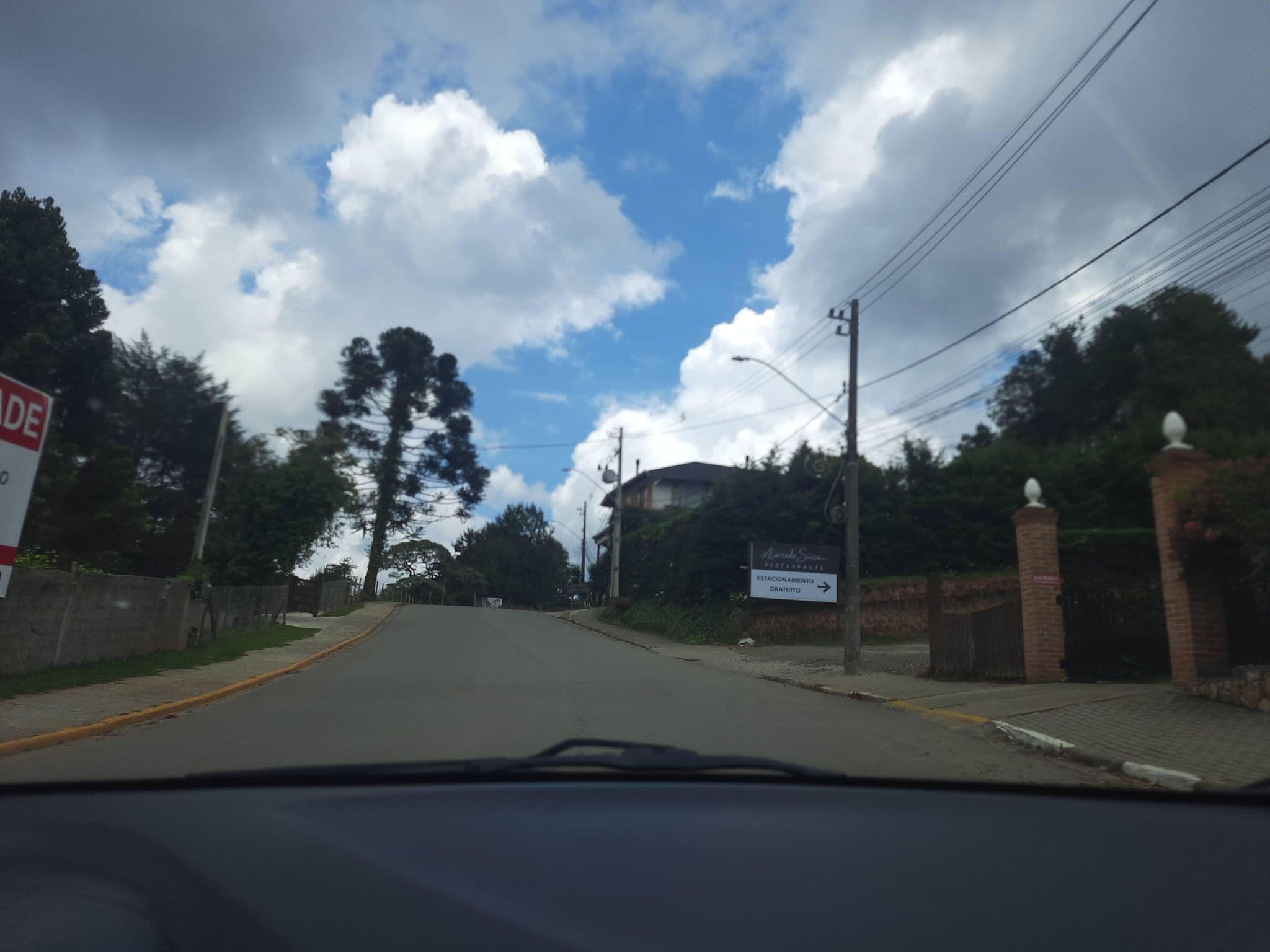 Street view near Pousada Suíça Mineira, Monte Verde — © alemenezes (CC BY-SA · Mapillary)