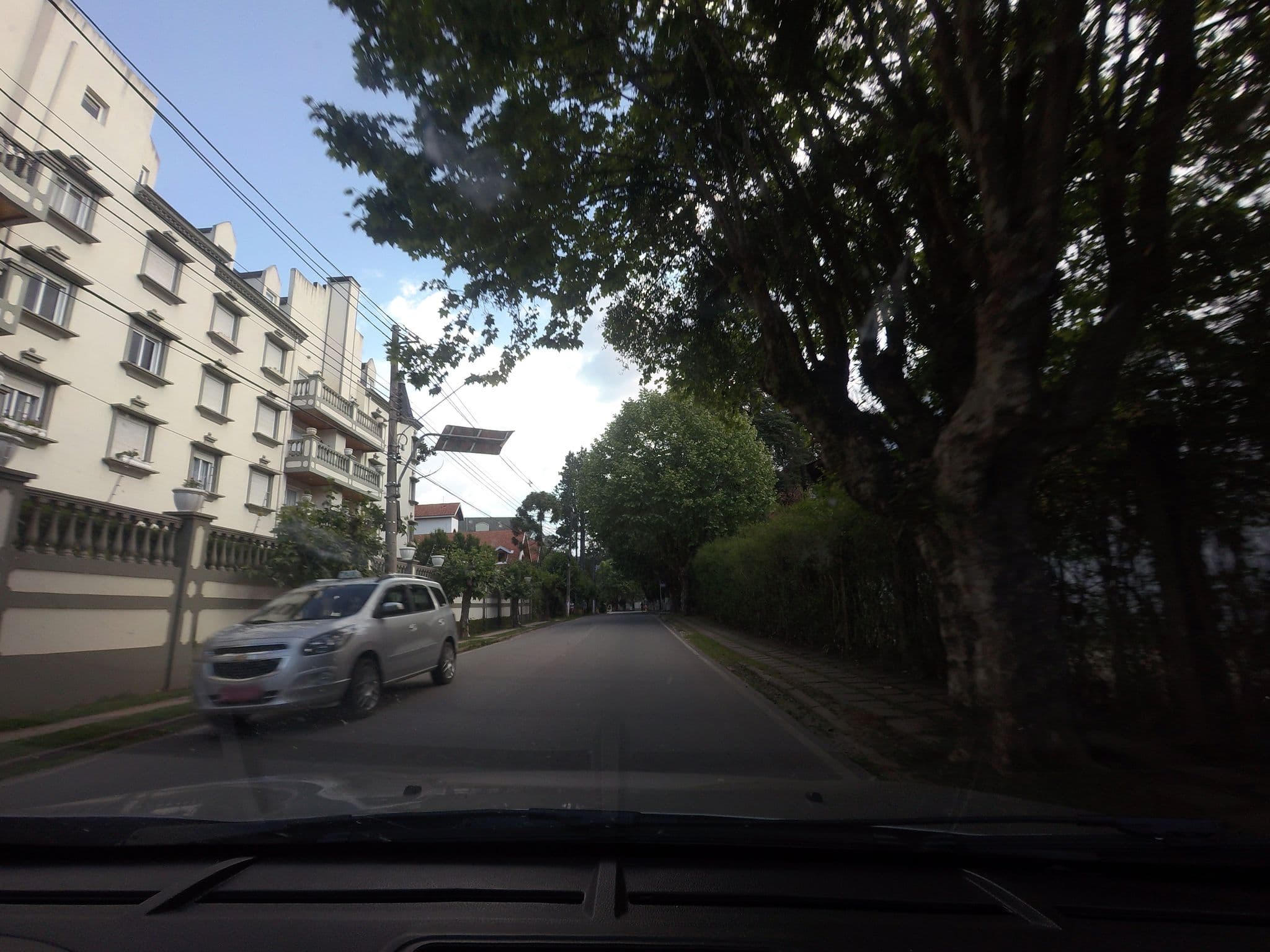 Street view near Chateau Du Loire, Campos do Jordão — © andersoal (CC BY-SA · Mapillary)