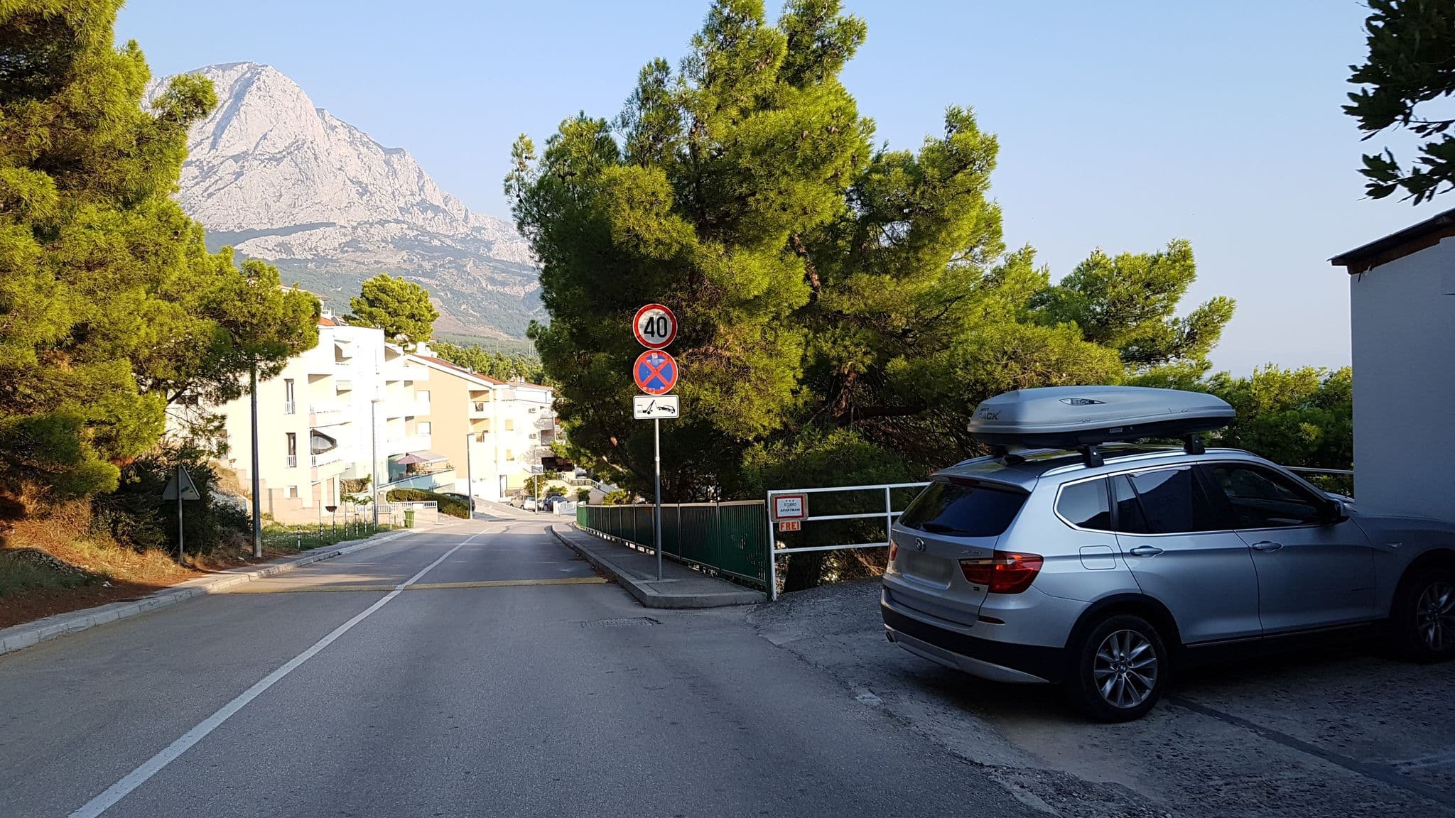 Street view near Apartmani i Sobe Verdanka Rogosic, Baška Voda — © mcadam (CC BY-SA · Mapillary)